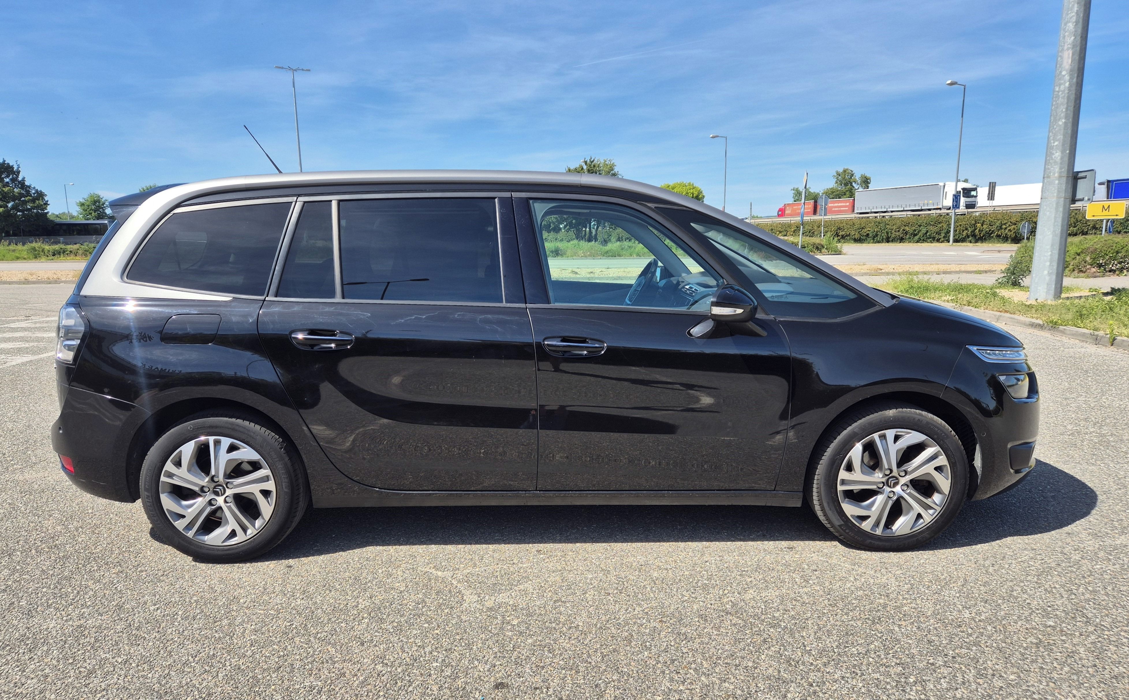 Citroën Grand C4 Picasso, 1.6 115KW LED KEYLESS GO 7MÍST - fotka 4