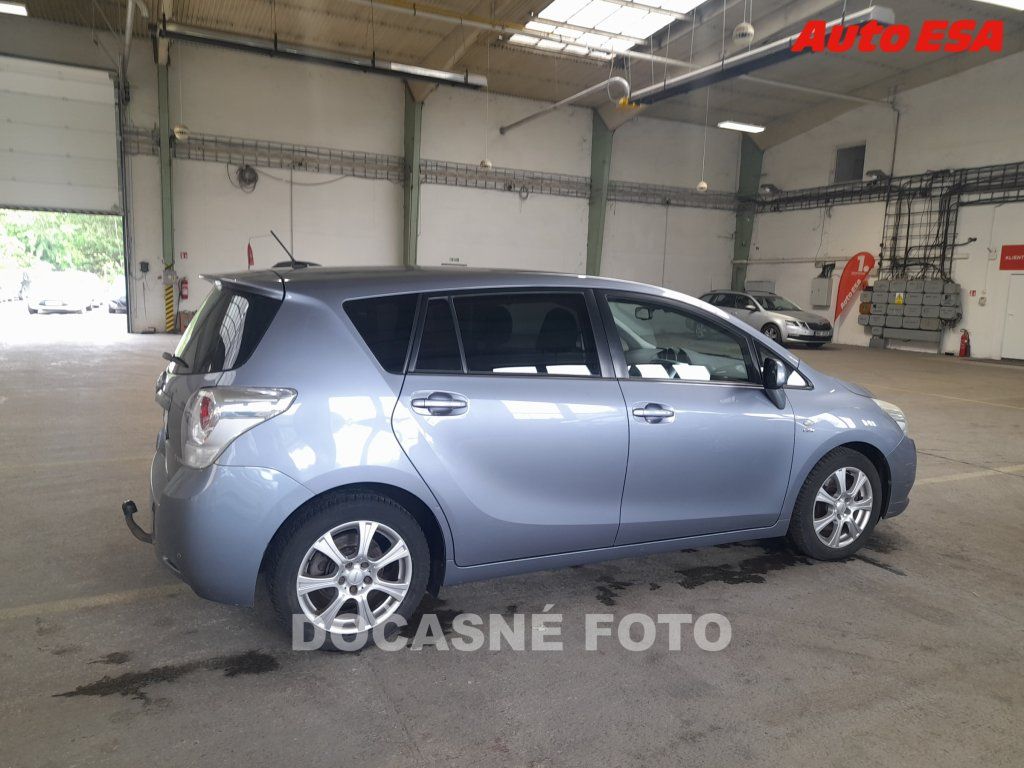 Toyota Verso, 2.2 D-CAT - fotka 2