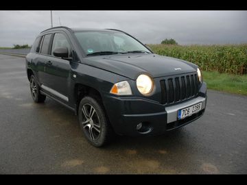 2,4  4x4 benzín kuže manual