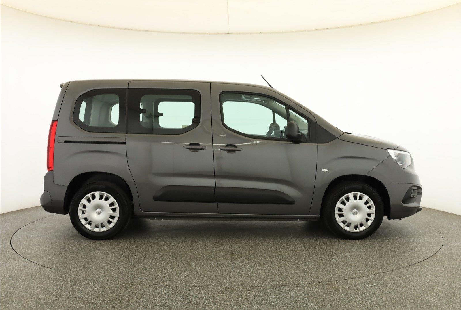 Opel Combo, 1.2 Turbo, Life, 5Míst, Klima - fotka 6