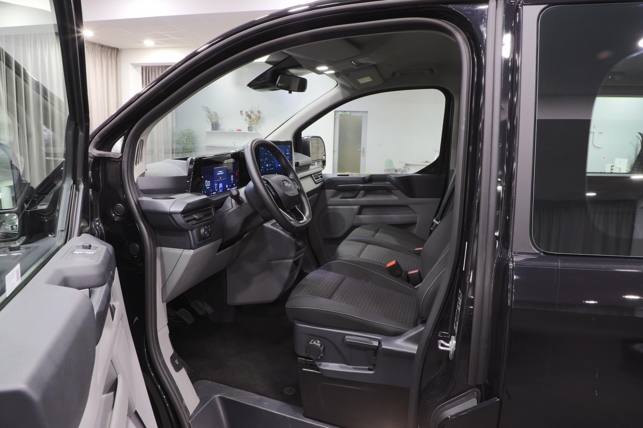 Ford Tourneo Custom, 2.0 EcoBlue 100kW / 9-míst - fotka 6