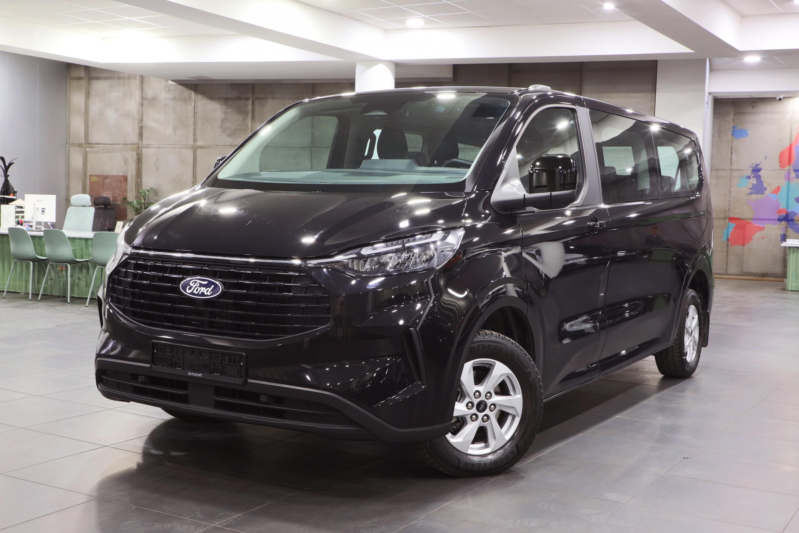 Ford Tourneo Custom, 2.0 EcoBlue 100kW / 9-míst - fotka 2