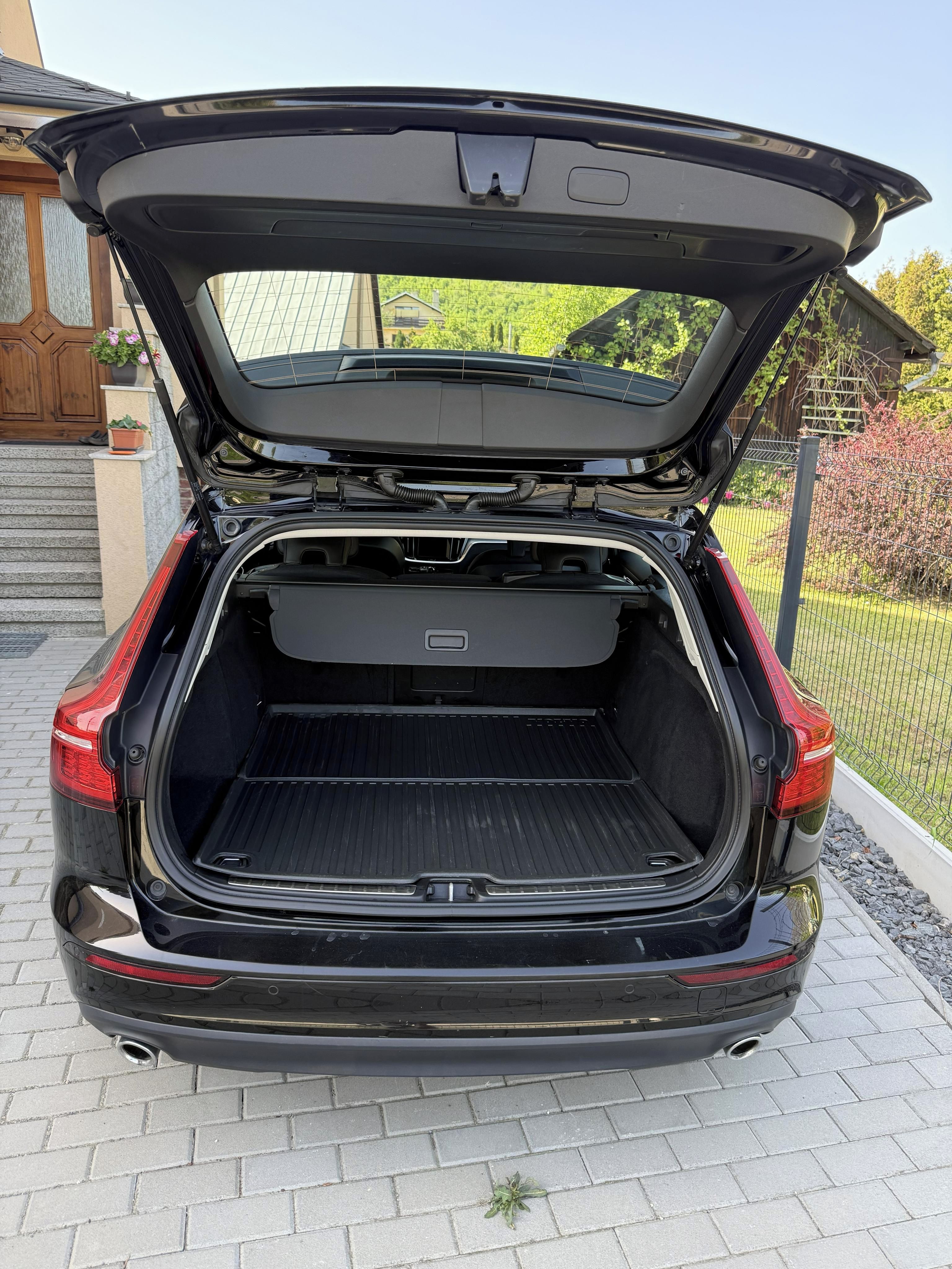 Volvo V60, D4 4x4, tažné, servis - fotka 4