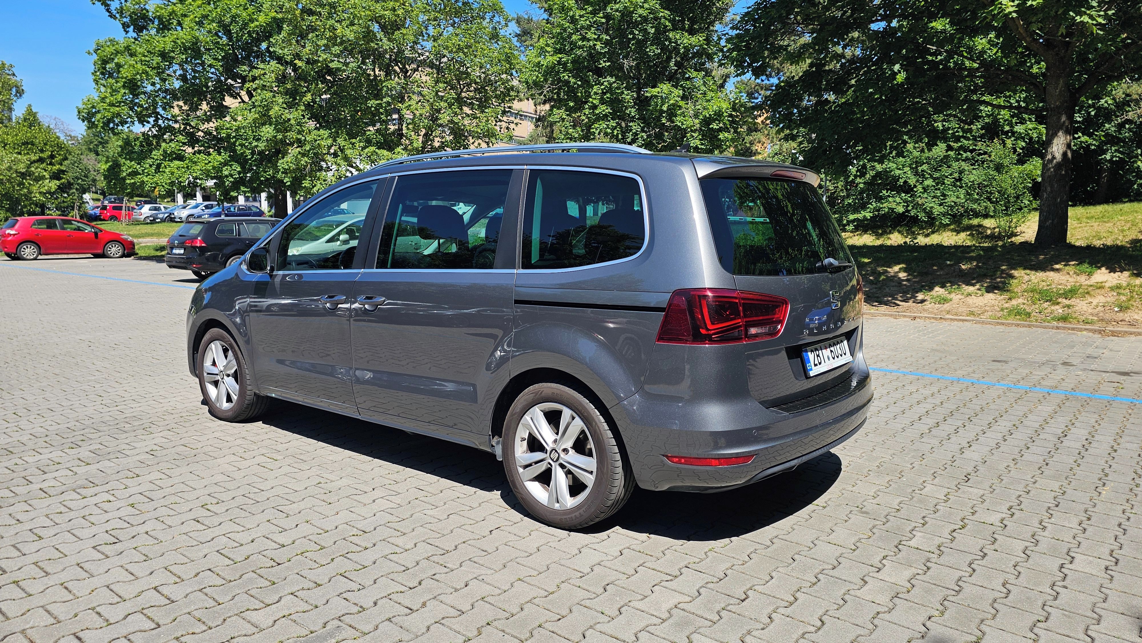 Seat Alhambra, 135kW, 7 míst, tažné - fotka 3