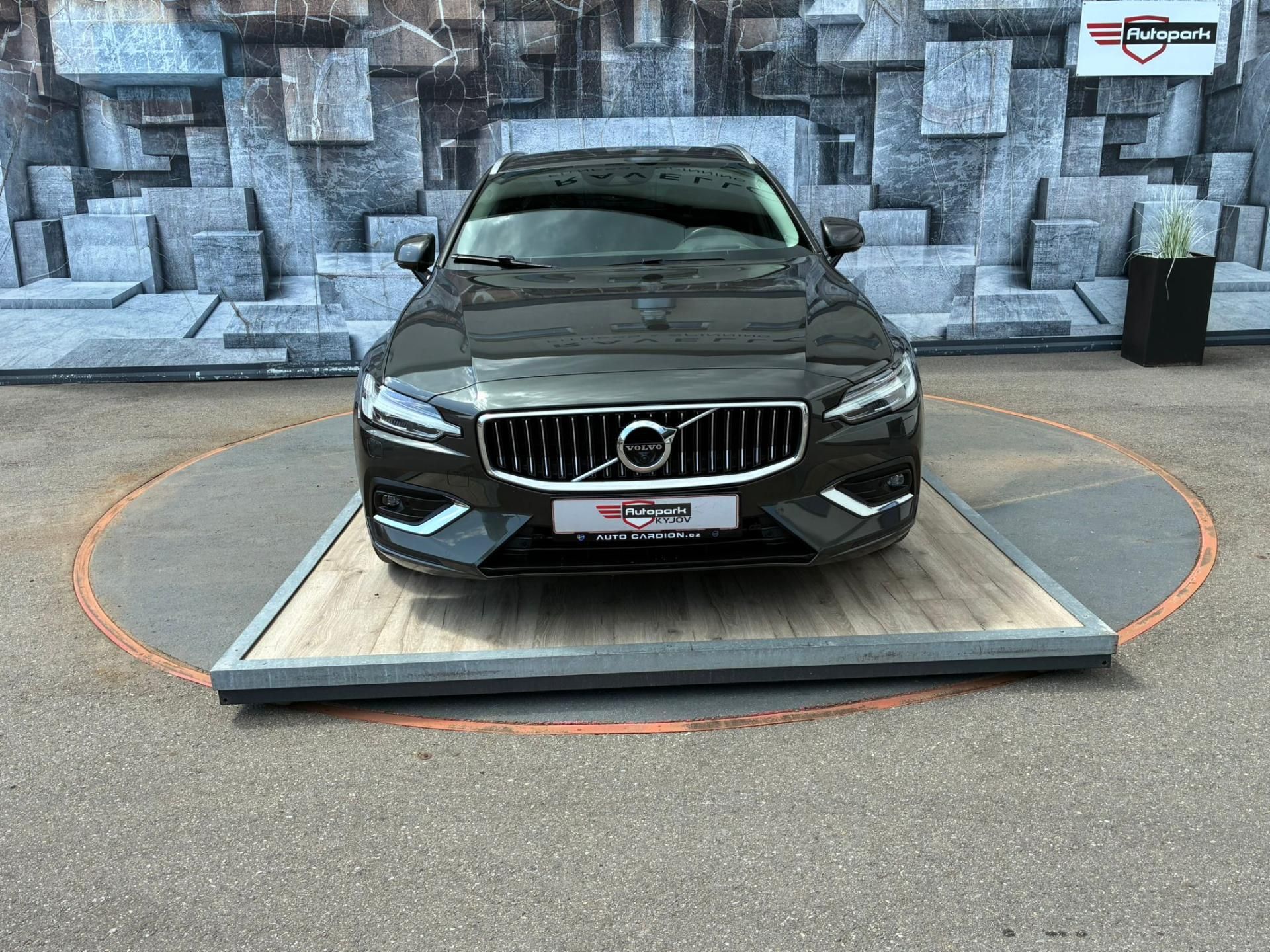 Volvo V60, 2.0D,140KW,BLIS,ACC,MATRIX,DPH - fotka 2
