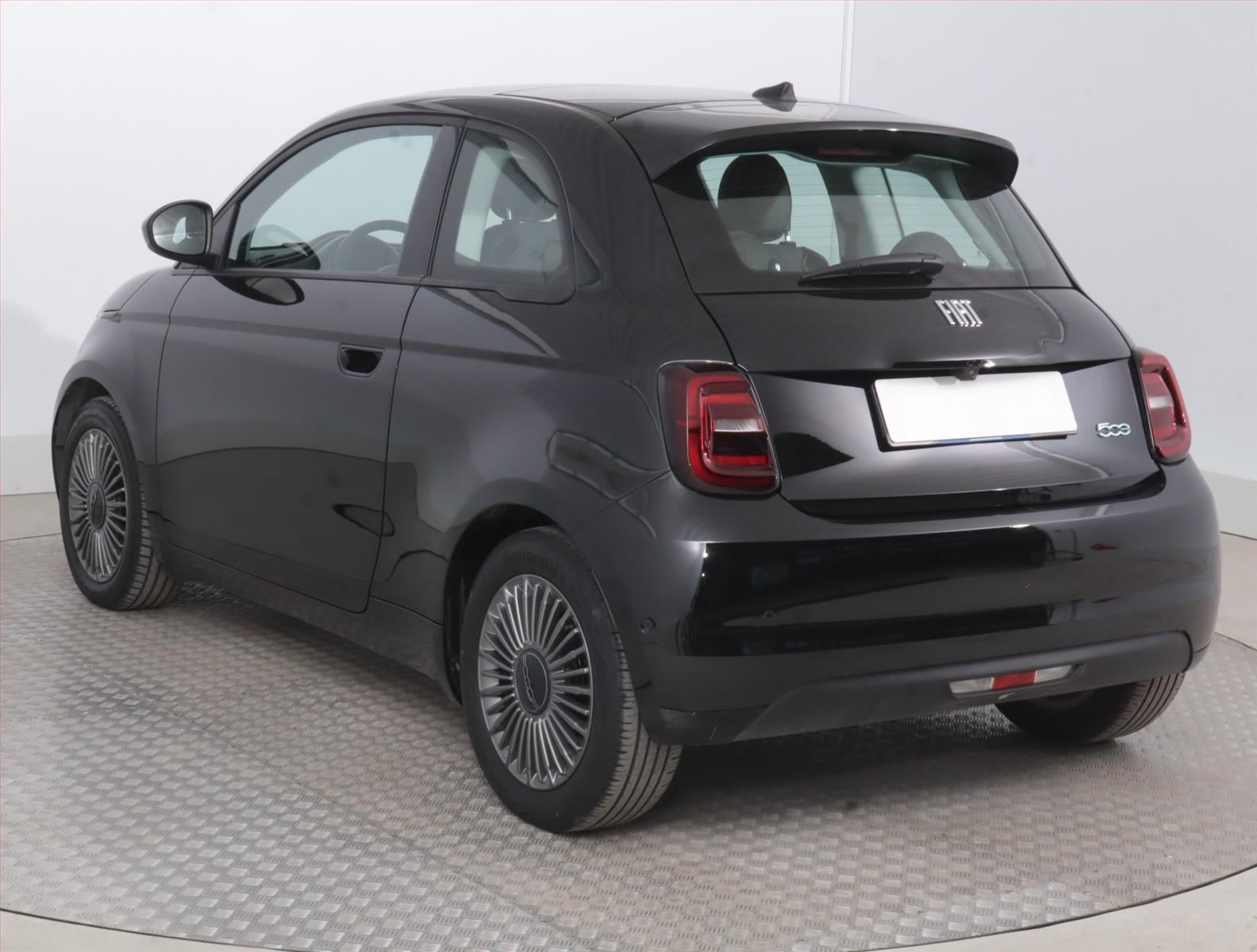 Fiat 500E, 42 kWh, SoH 92%, Automat - fotka 4