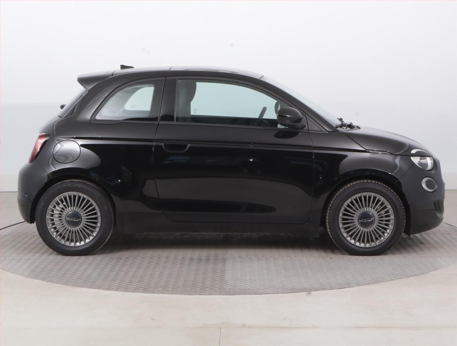 Fiat 500E, 42 kWh, SoH 92%, Automat - fotka 6