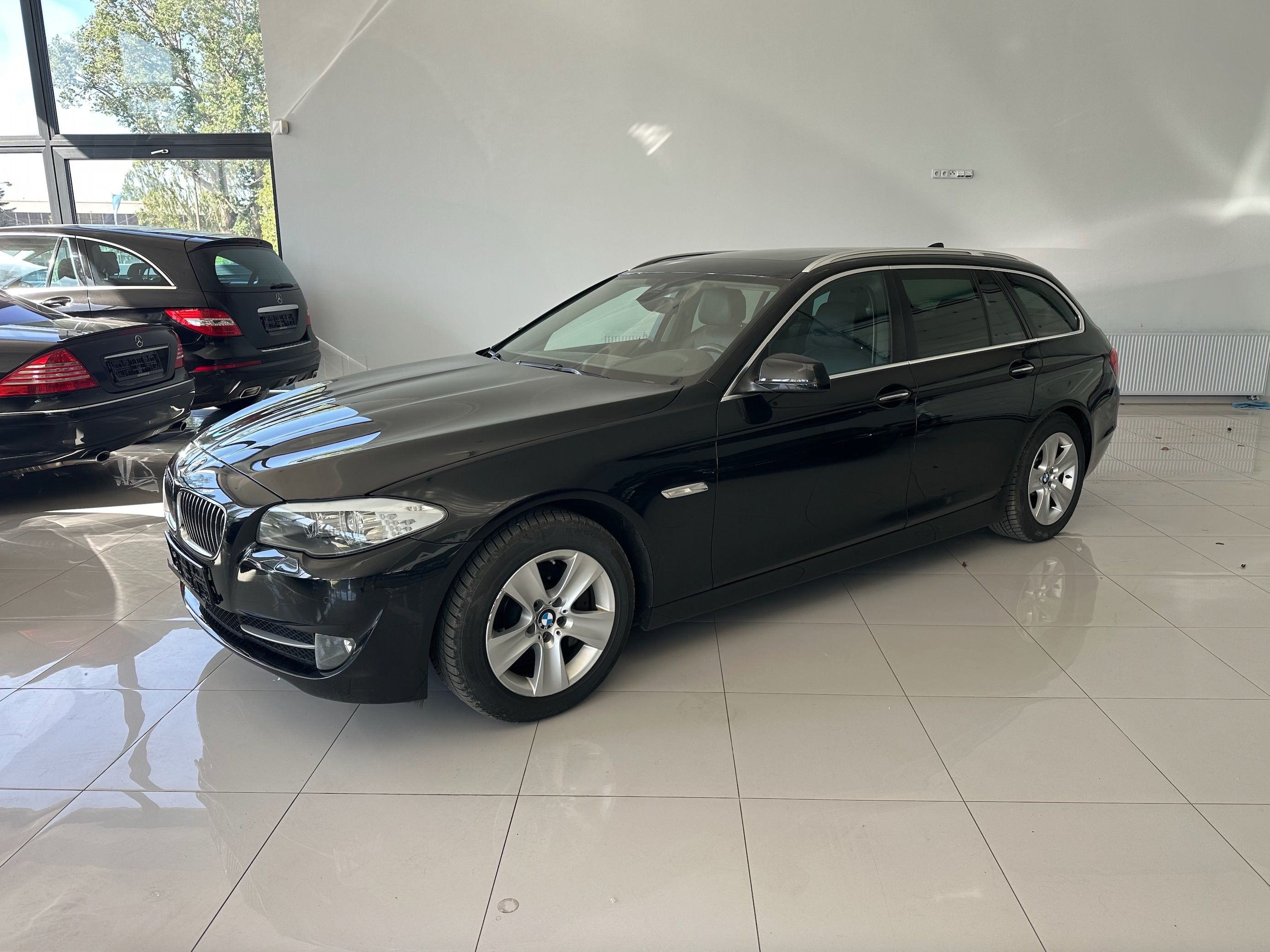 BMW Řada 5, 2.0 DIESEL 525D - fotka 2