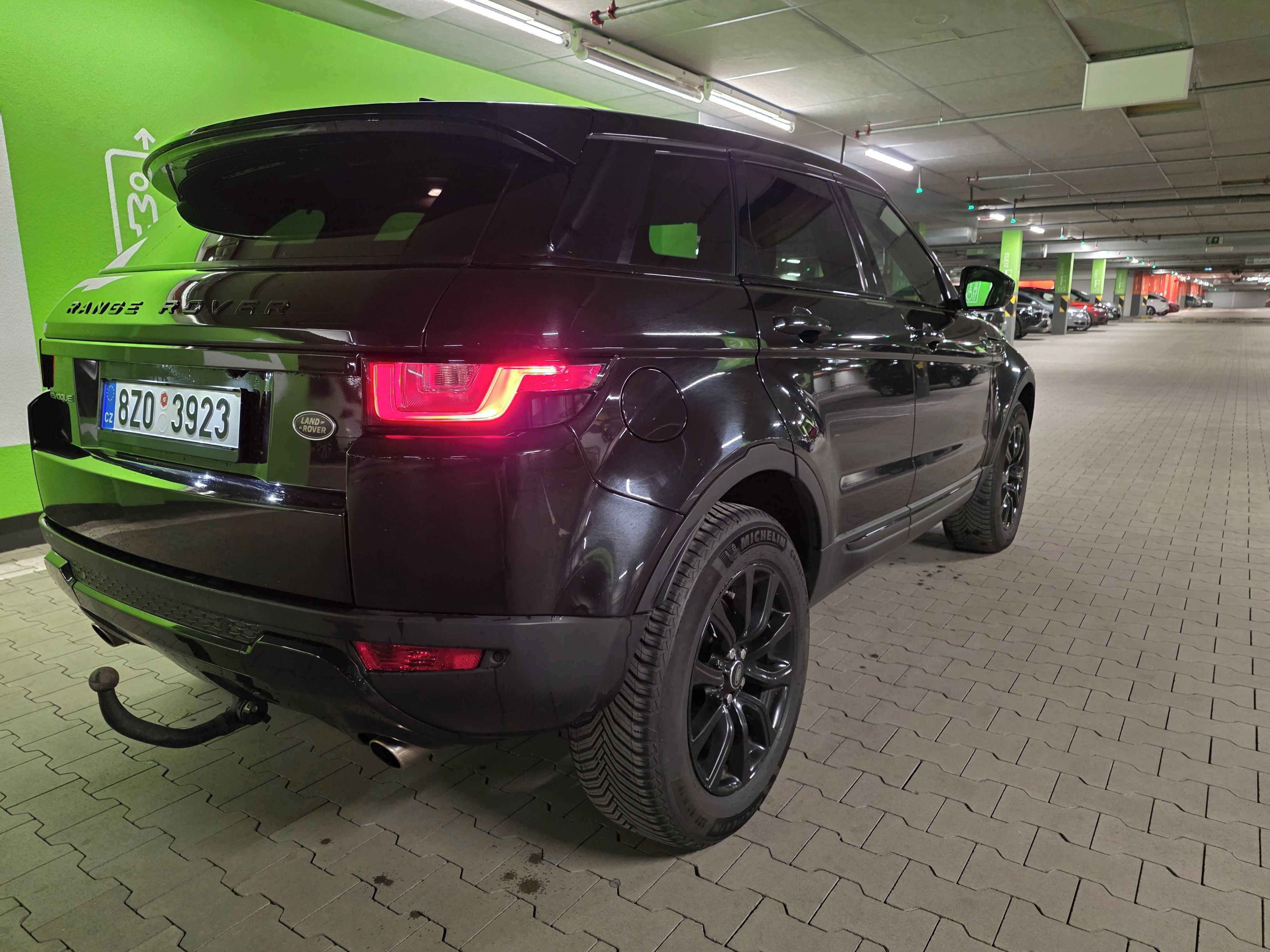Land Rover Range Rover Evoque, 2.0 TD4 4x4AUT. ULTIMATE BLACK - fotka 4