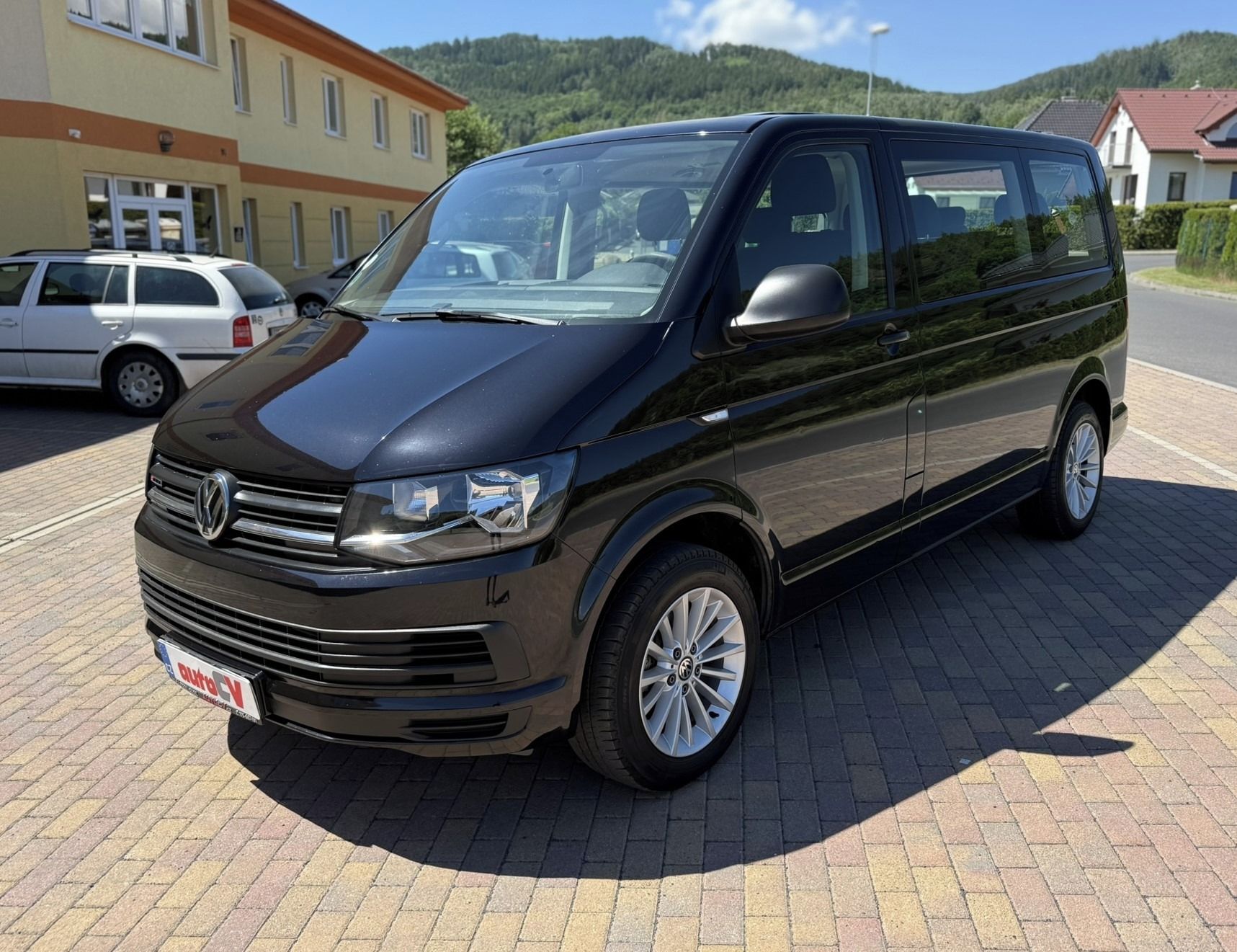 Volkswagen Multivan, 2.0 TDI 110kW DSG 4x4 7 MÍST - fotka 2