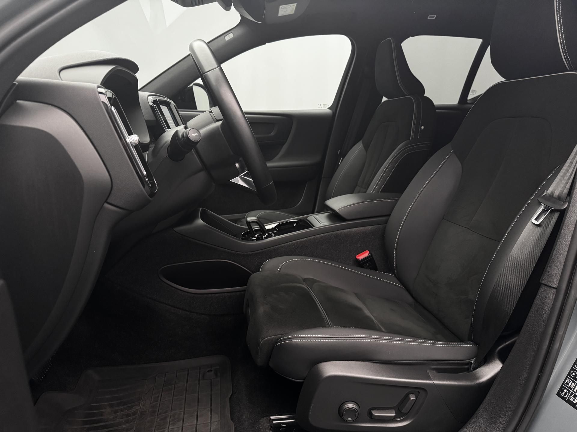 Volvo XC40, PURE ELECTRIC TWIN ENGINE PLUS - fotka 4