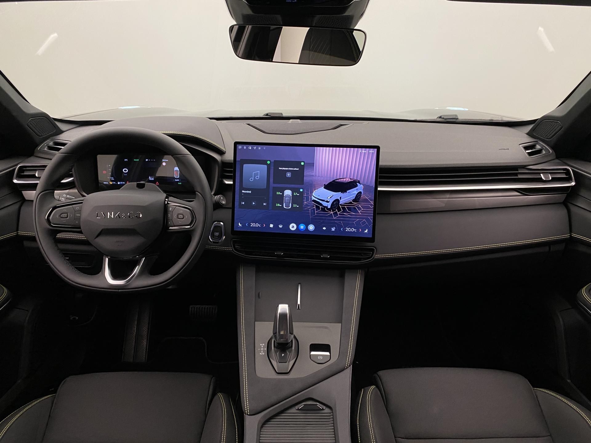 Lynk & Co 01, 01 CORE PHEV AUT CZ - fotka 2