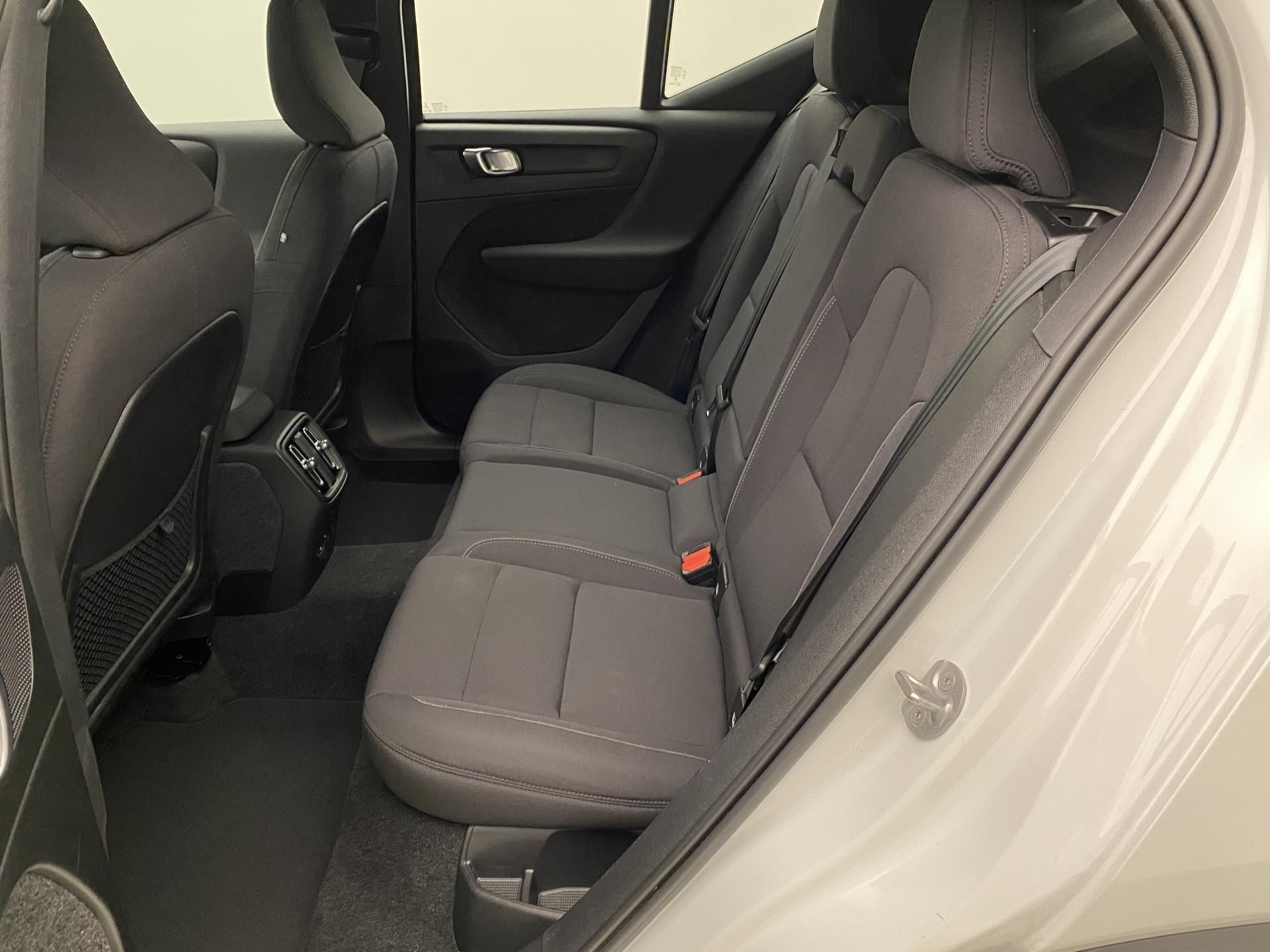 Volvo XC40, PURE ELECTRIC RECHARGE CORE - fotka 5