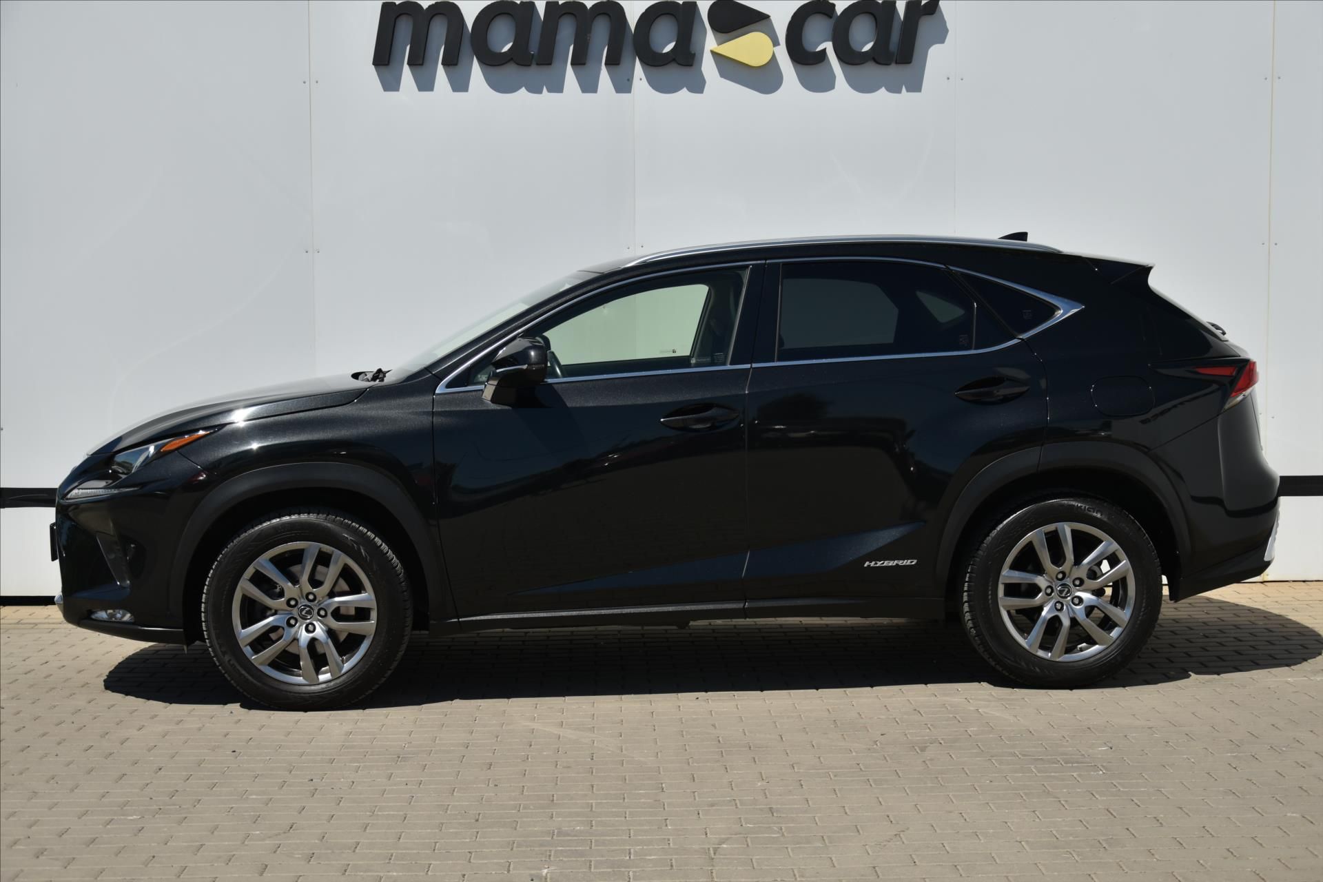 Lexus NX 300h, 2.5 145kW 4WD PRESTIGE ČR - fotka 4