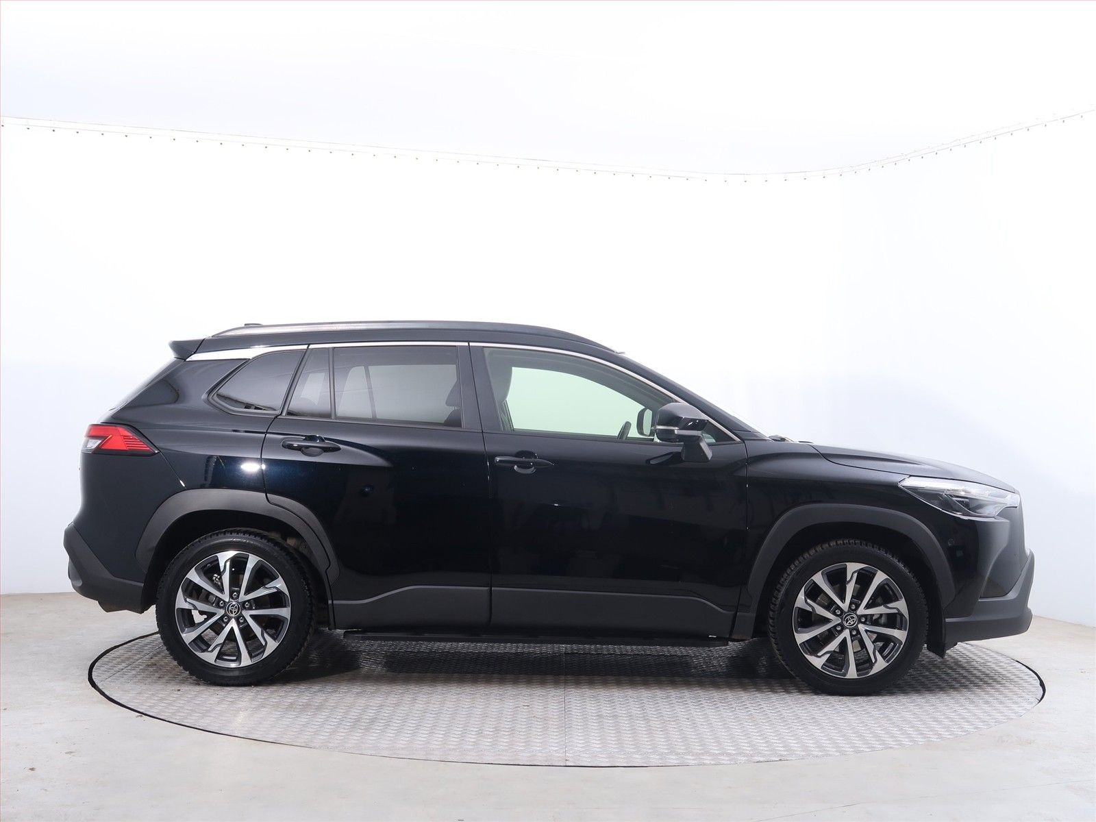 Toyota Corolla Cross, 2.0 Hybrid 2WD, Comfort - fotka 6