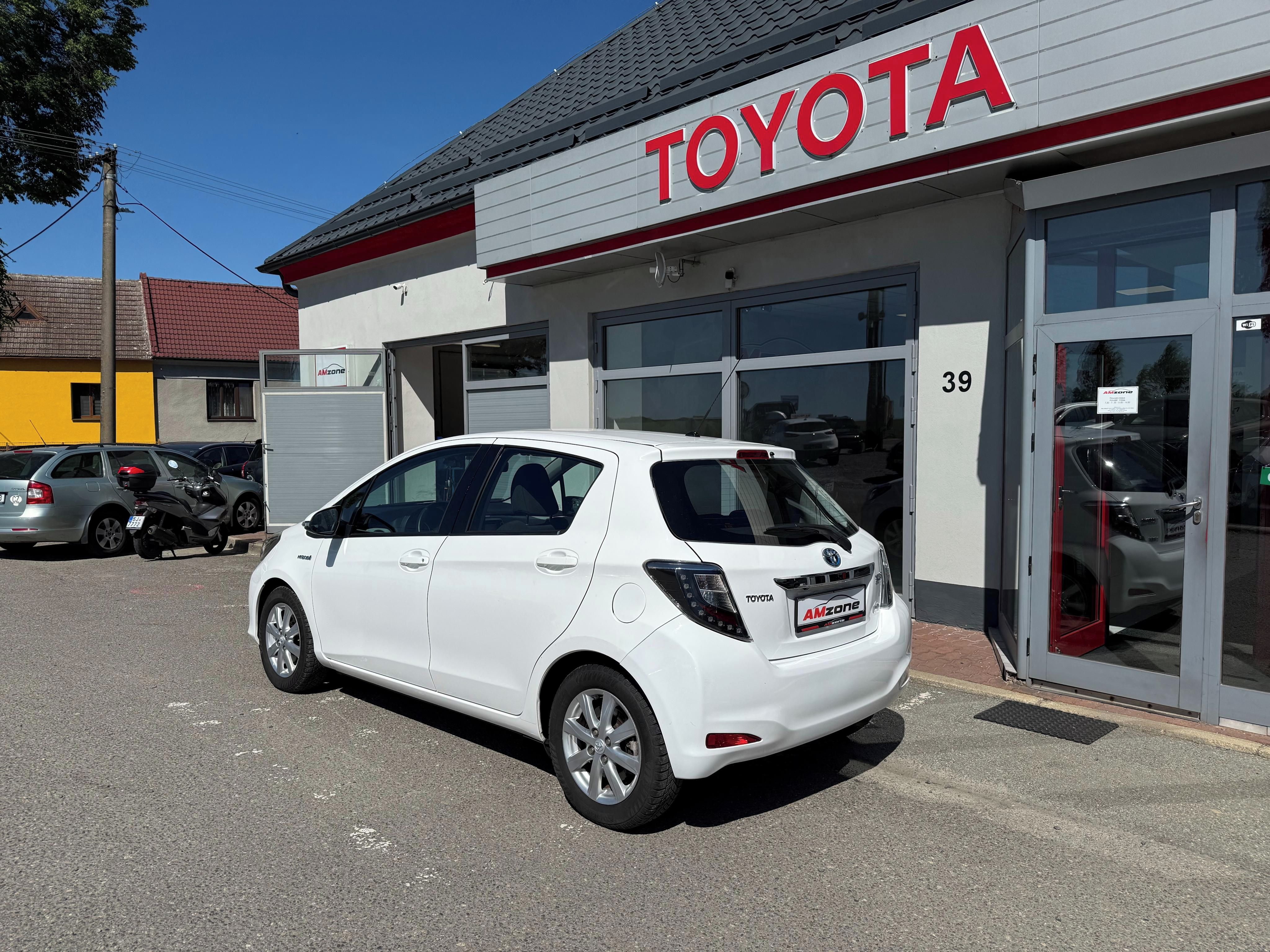 Toyota Yaris, 1,5 HSD e - CVT Comfort - fotka 4