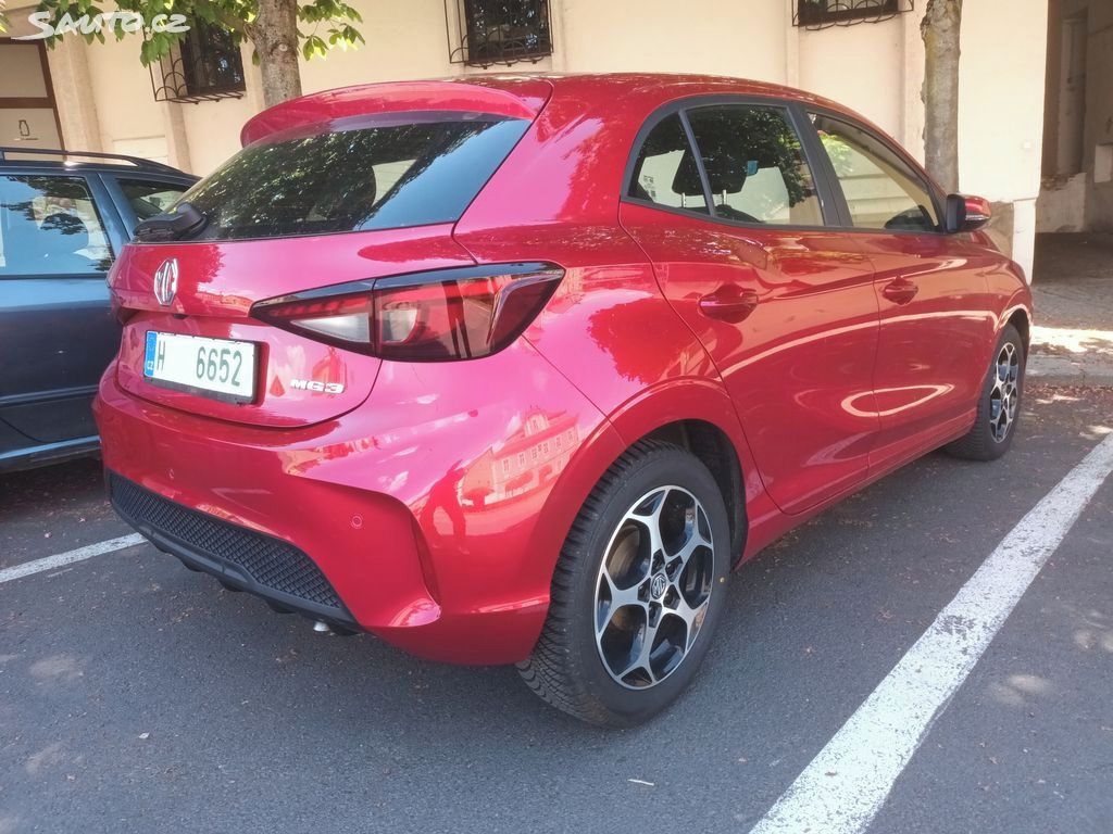 MG MG3, 1.5i 4valc 85kw Eleganc 7let z - fotka 5