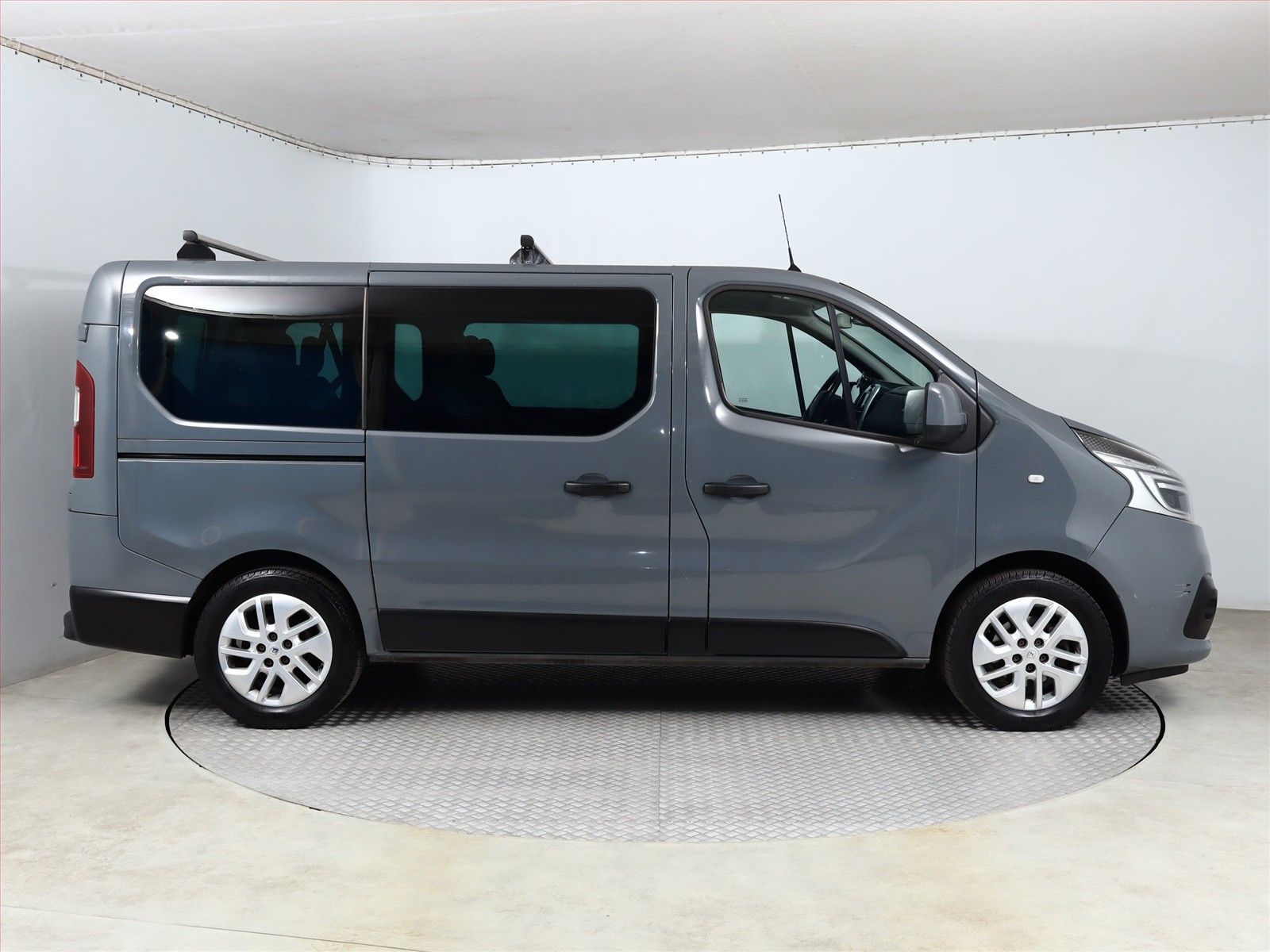 Renault Trafic, 2.0 dCi, Passenger, 9 míst - fotka 6