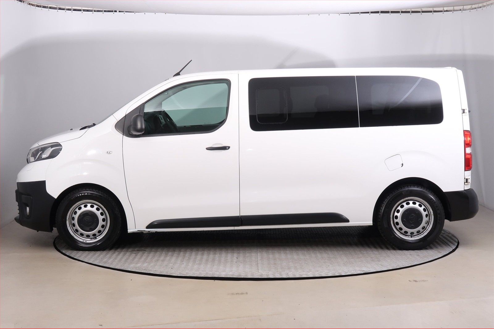 Toyota Proace, 2.0 D-4D, Kombi, 9 míst, L1 - fotka 3