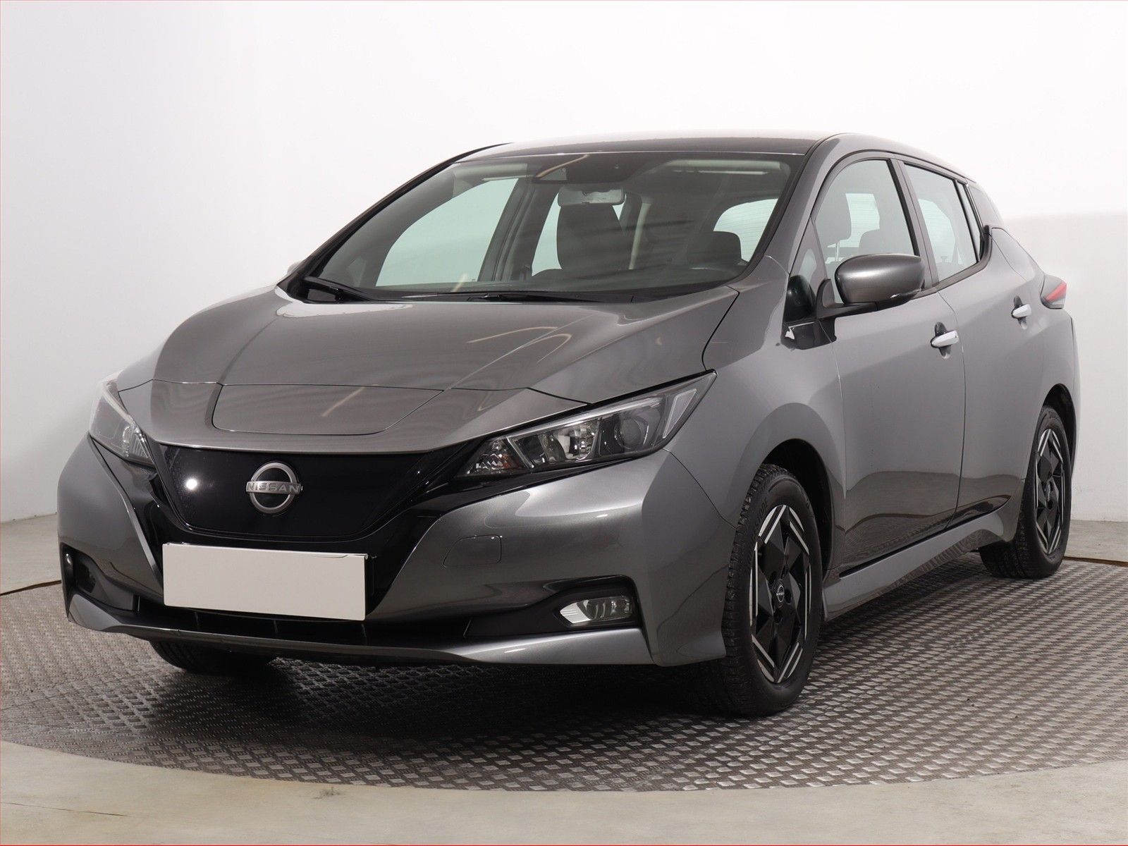 Nissan LEAF, 40 kWh, SoH 90%, Automat - fotka 2