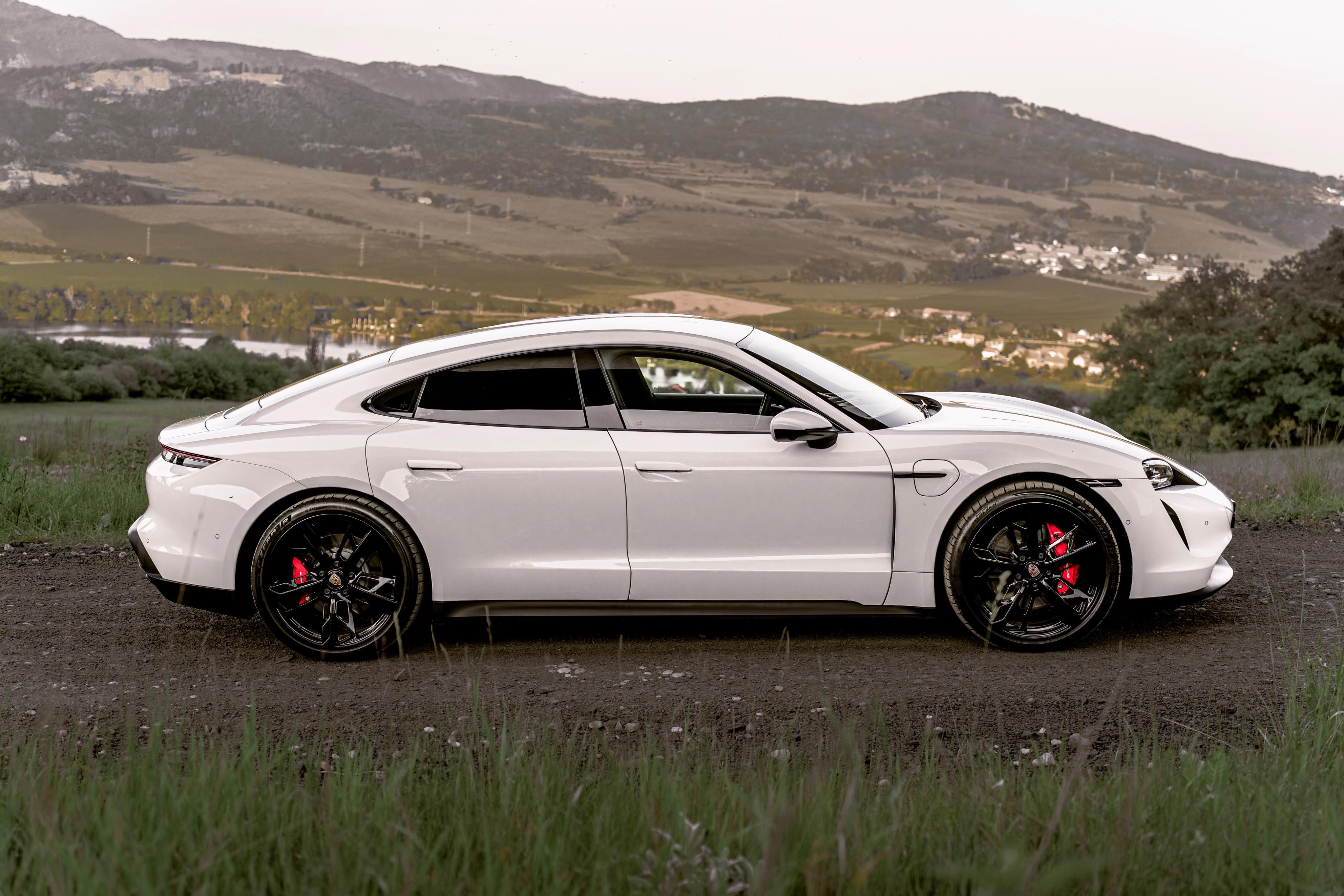 Porsche Taycan, 4S - 5000 KM - VZDUCH, BOSE - fotka 4