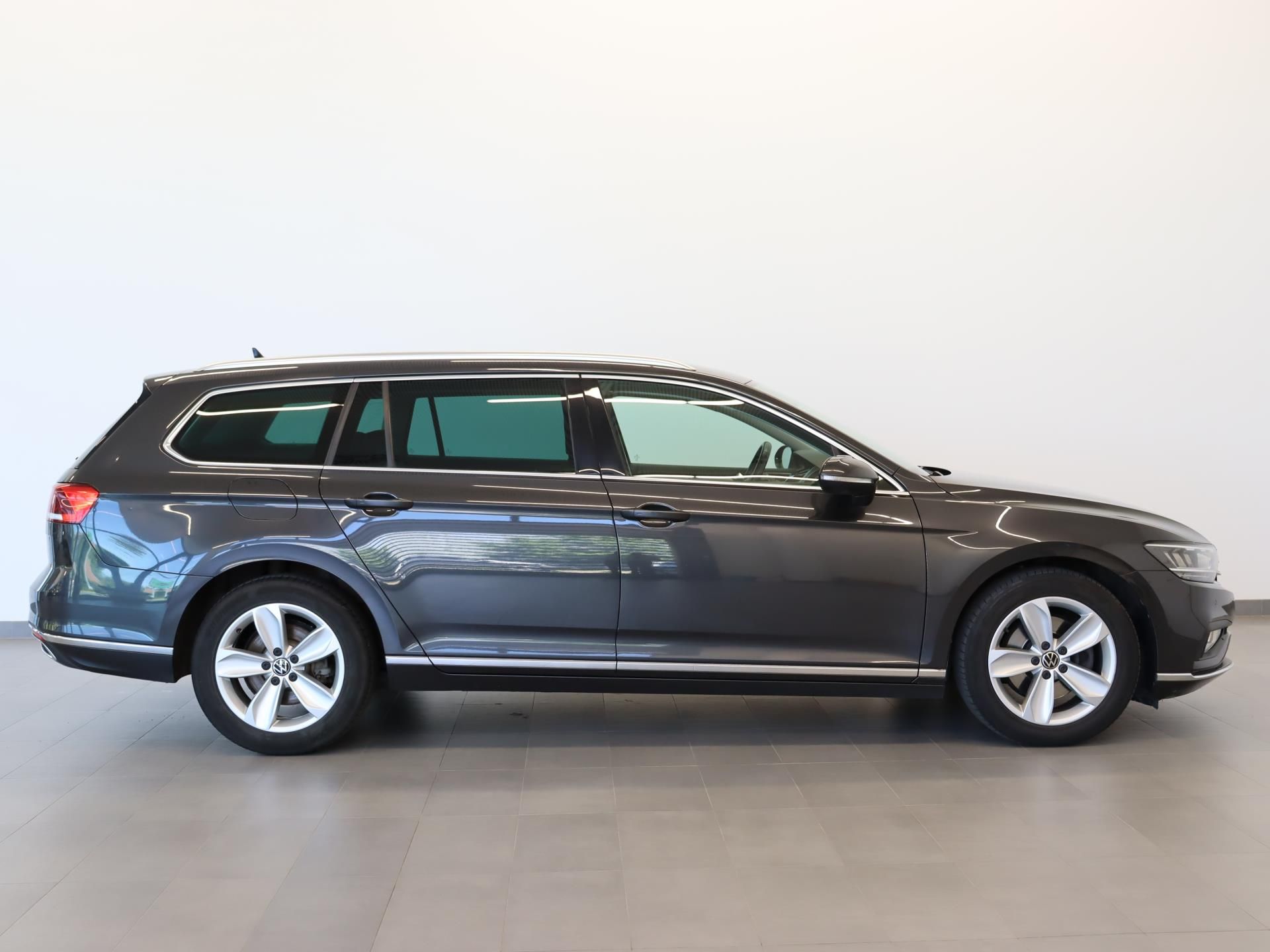 Volkswagen Passat Variant, Elegance 2,0 TDI 110kW DSG - fotka 3