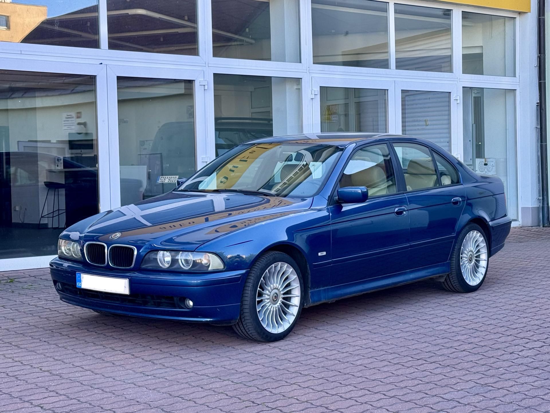 BMW Řada 5, 520d manuál - fotka 2