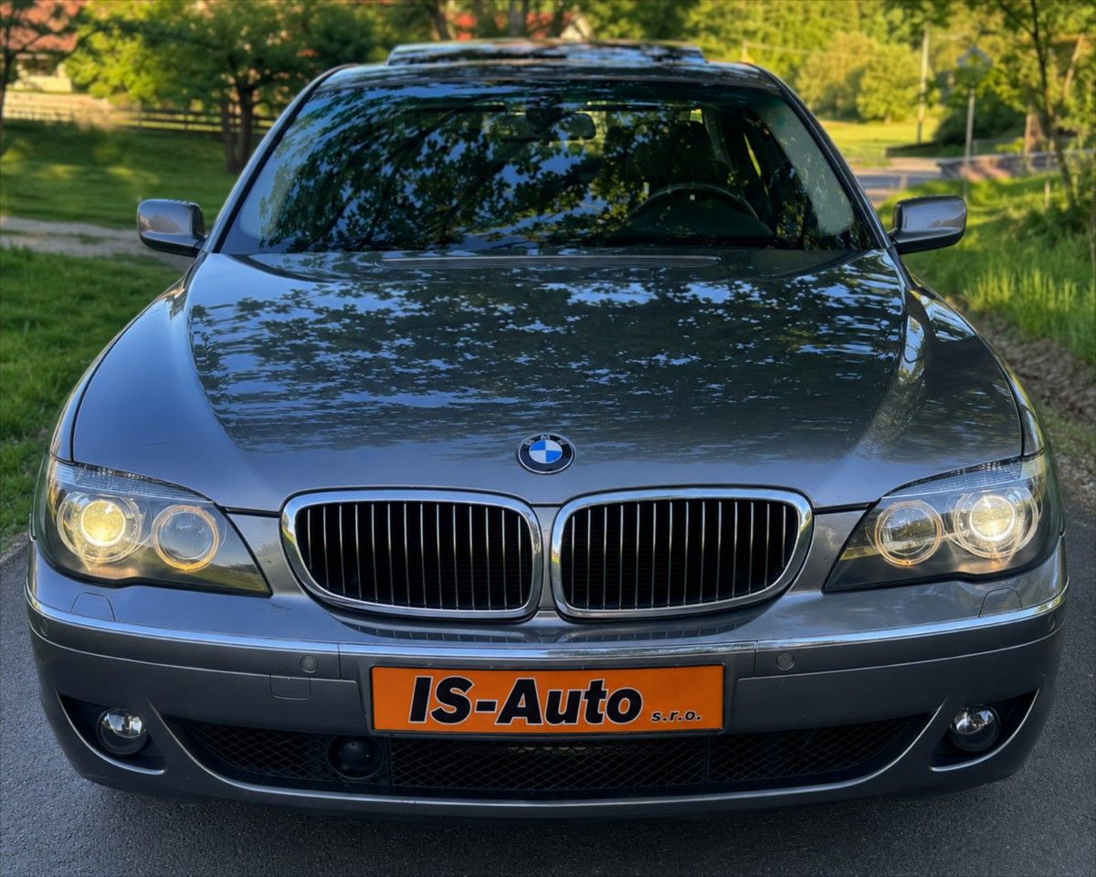 BMW Řada 7, 4,8 750i - fotka 3
