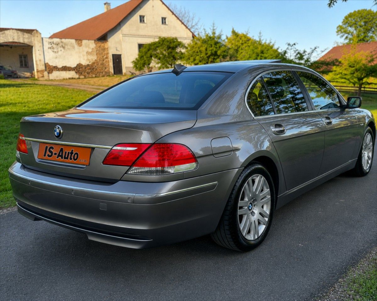 BMW Řada 7, 4,8 750i - fotka 5