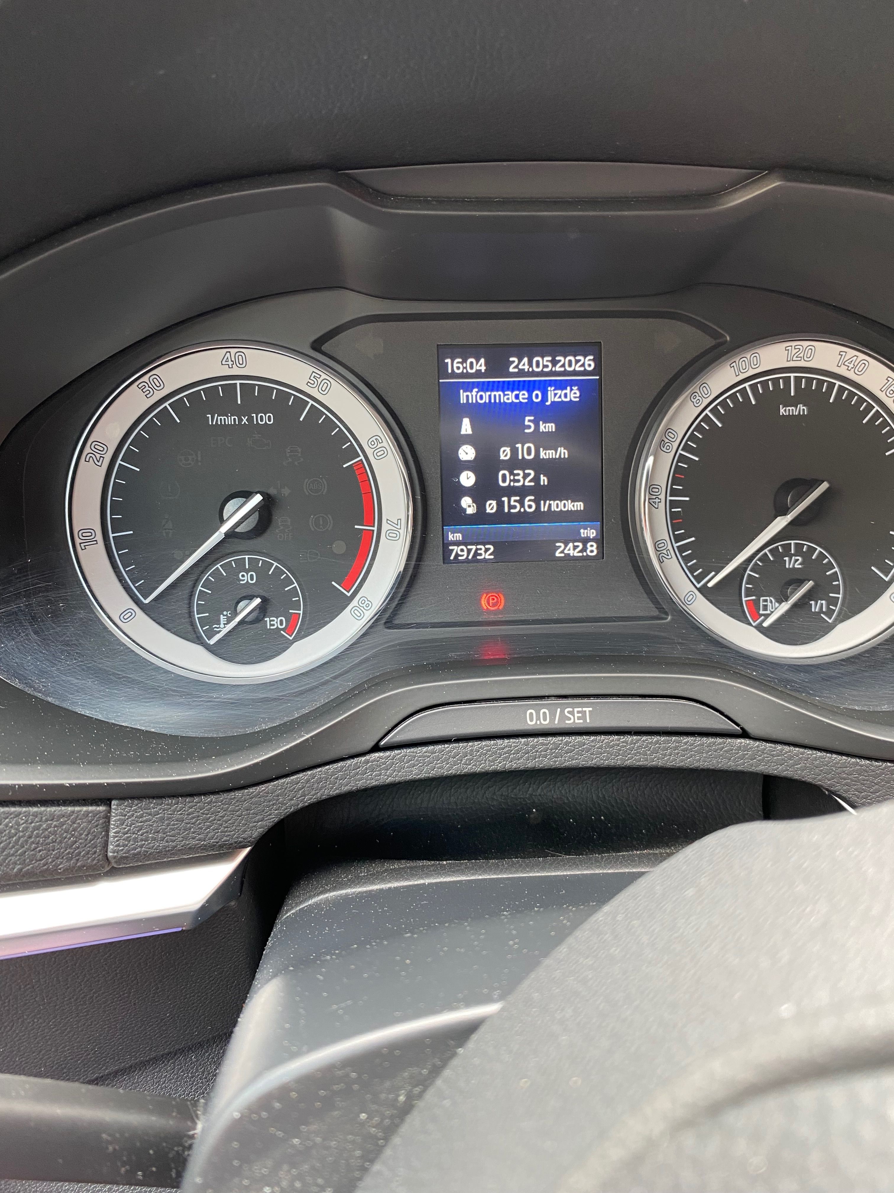Škoda Karoq, 1,0 TSI DSG, Perfektní stav - fotka 3