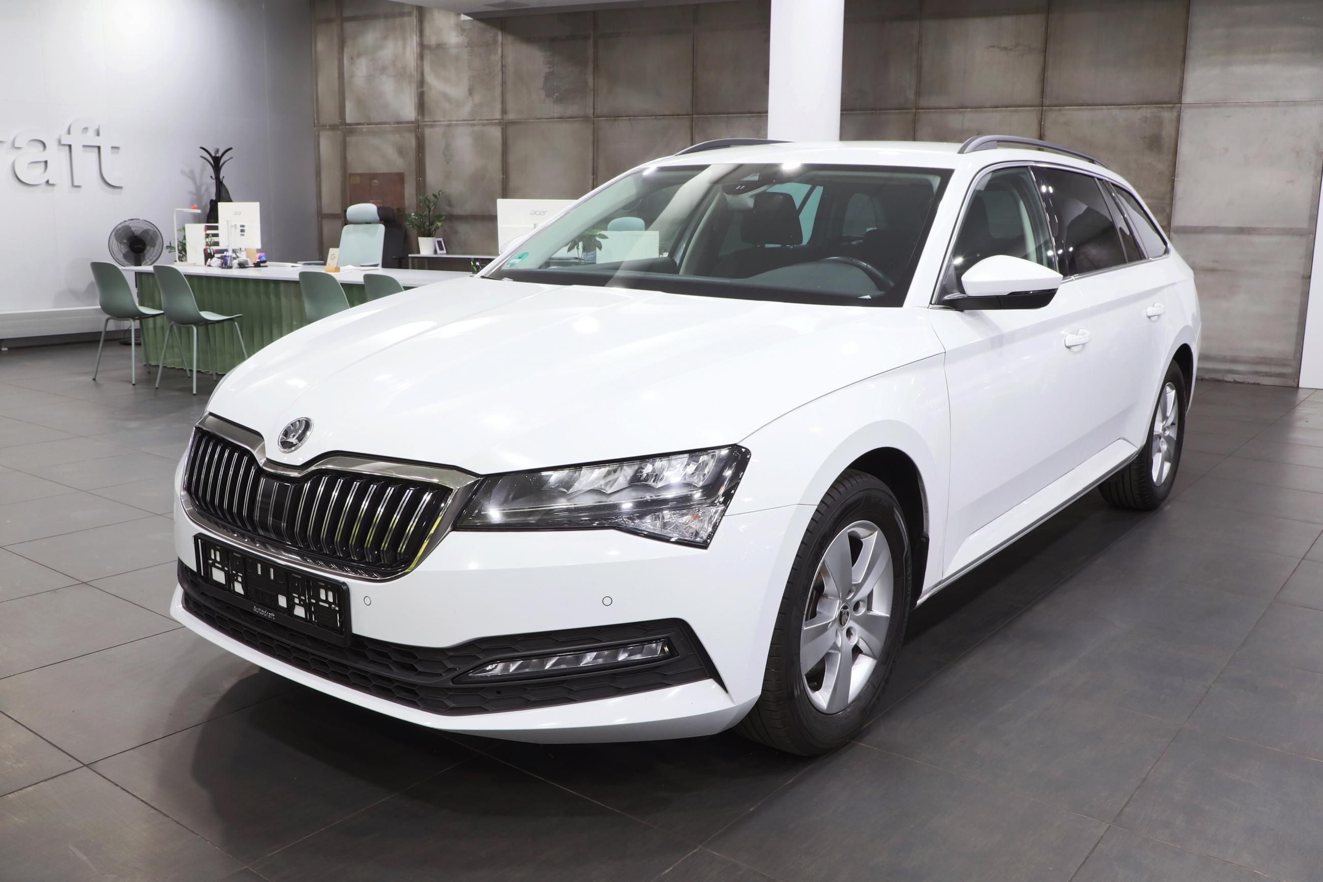 Škoda Superb, 2.0 TDI 110kW DSG / ALU 16'' - fotka 2