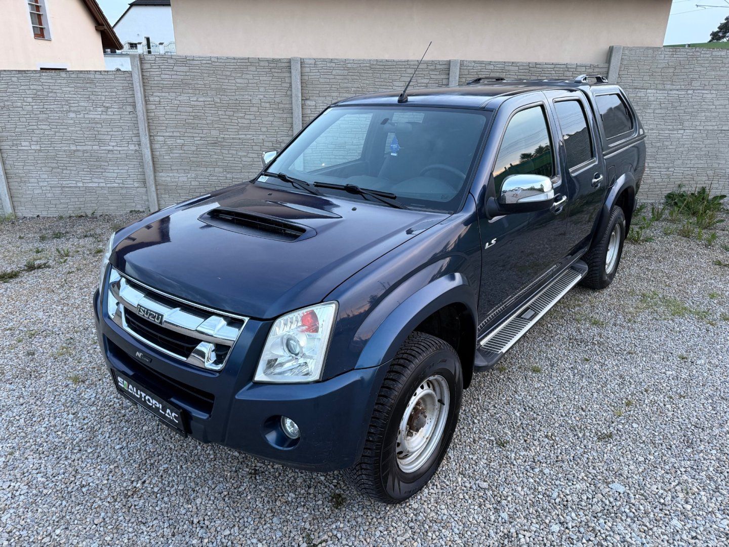 Isuzu D-Max, 2.5 TD 100KW LS 4x4 HardTop - fotka 3