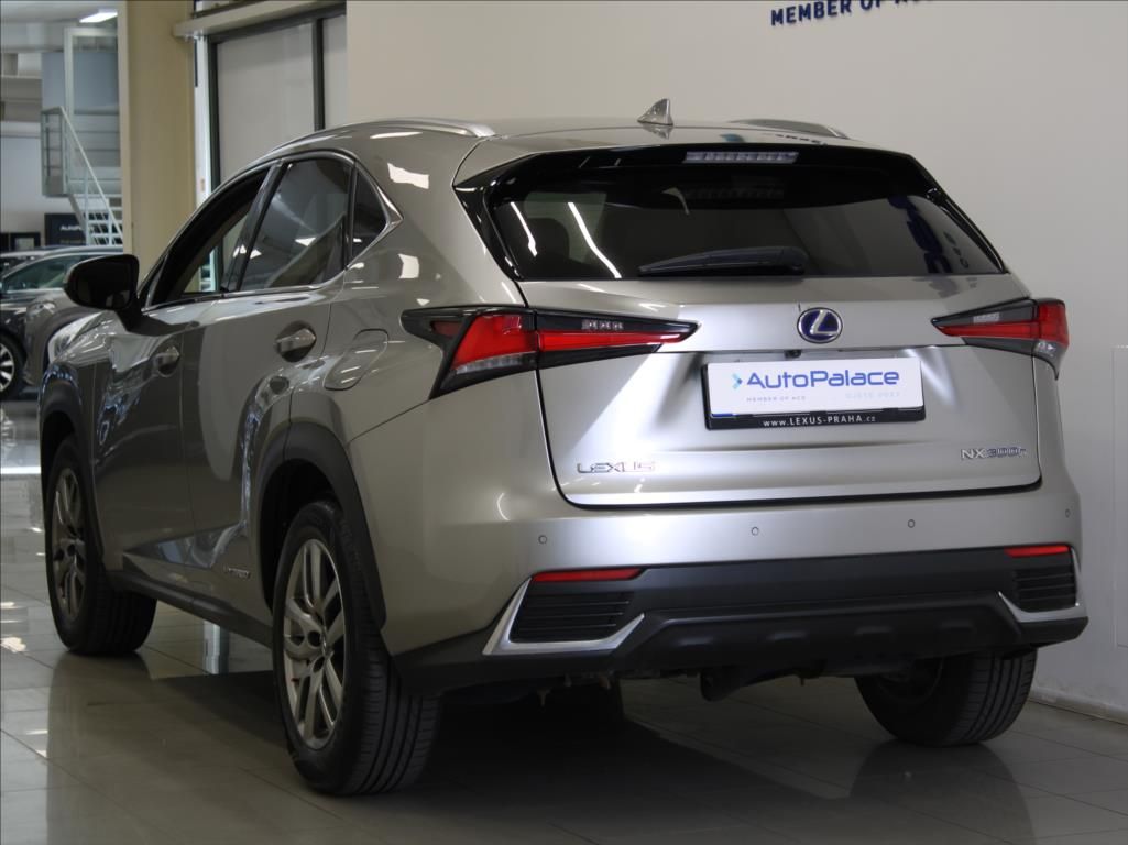 Lexus NX 300h, 2,5 Hybrid AWD Prestige ČR  NX - fotka 3
