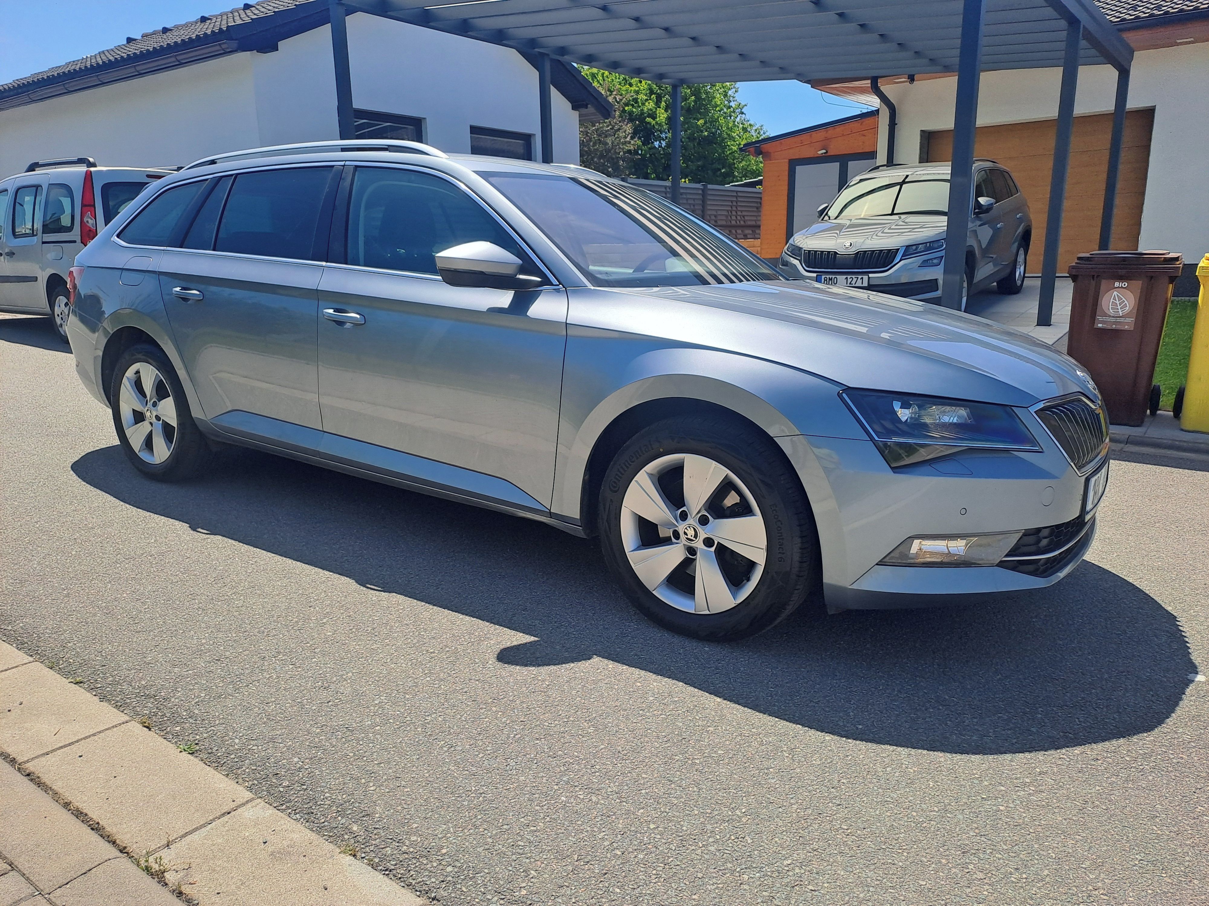Škoda Superb, 140KW,ČR,S.KNIHA,STYLE!!! - fotka 3