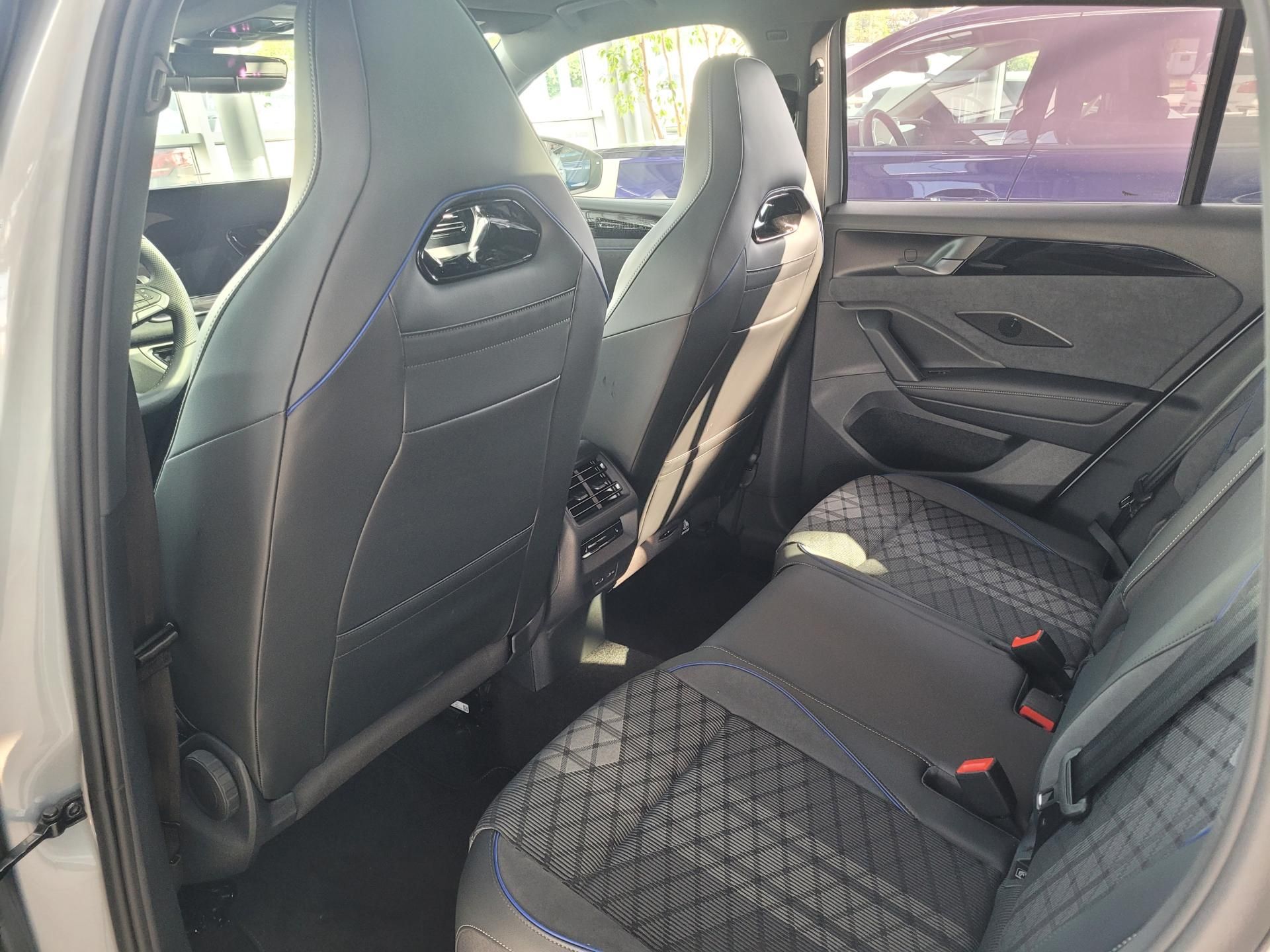 Volkswagen Tiguan, R-Line 2,0 TDI 142 kW 4x4 - fotka 6