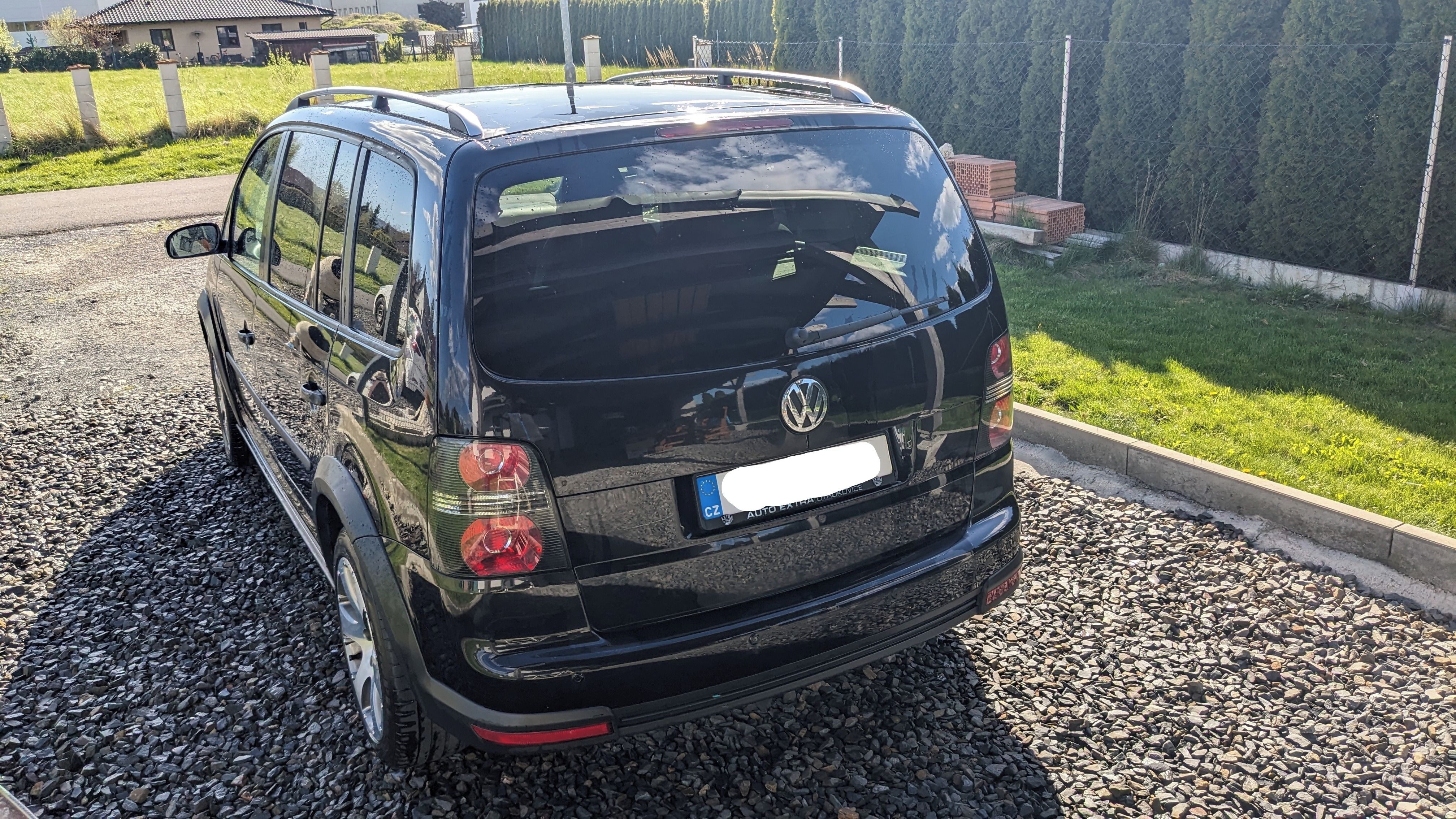 Volkswagen Touran, Cross 2.0 TDi // TAŽNÉ //7MÍST - fotka 4