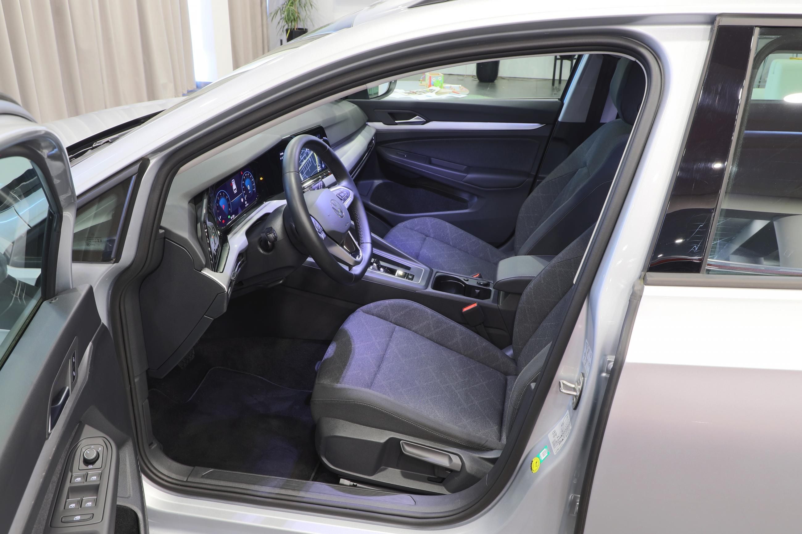 Volkswagen Golf Variant, 1.5 eTSI 110kW DSG / ALU 16'' - fotka 6