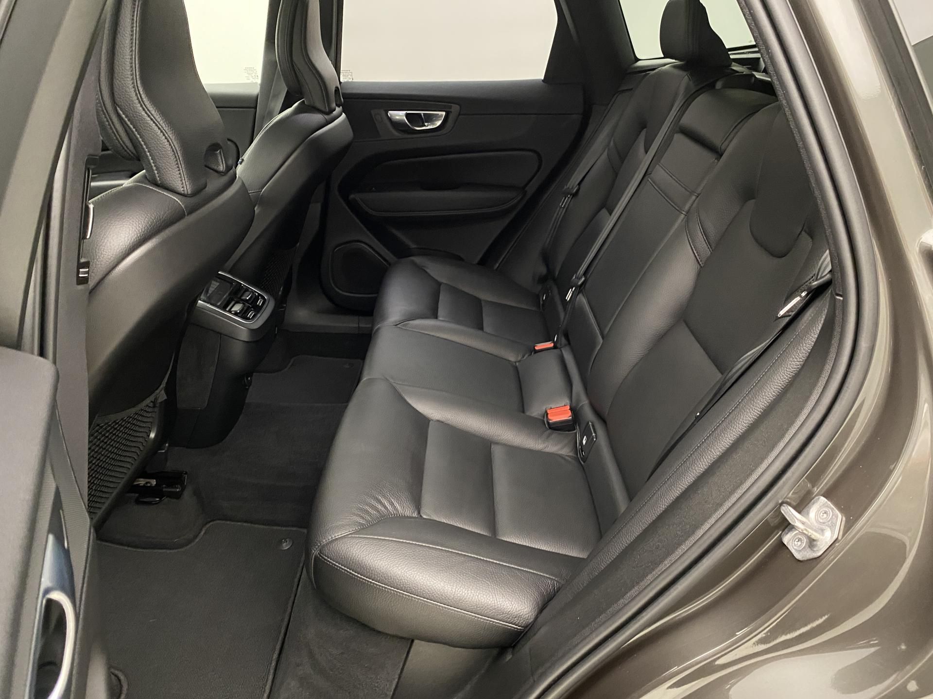 Volvo XC60, B4 AWD INSCRIPTION AUT - fotka 5