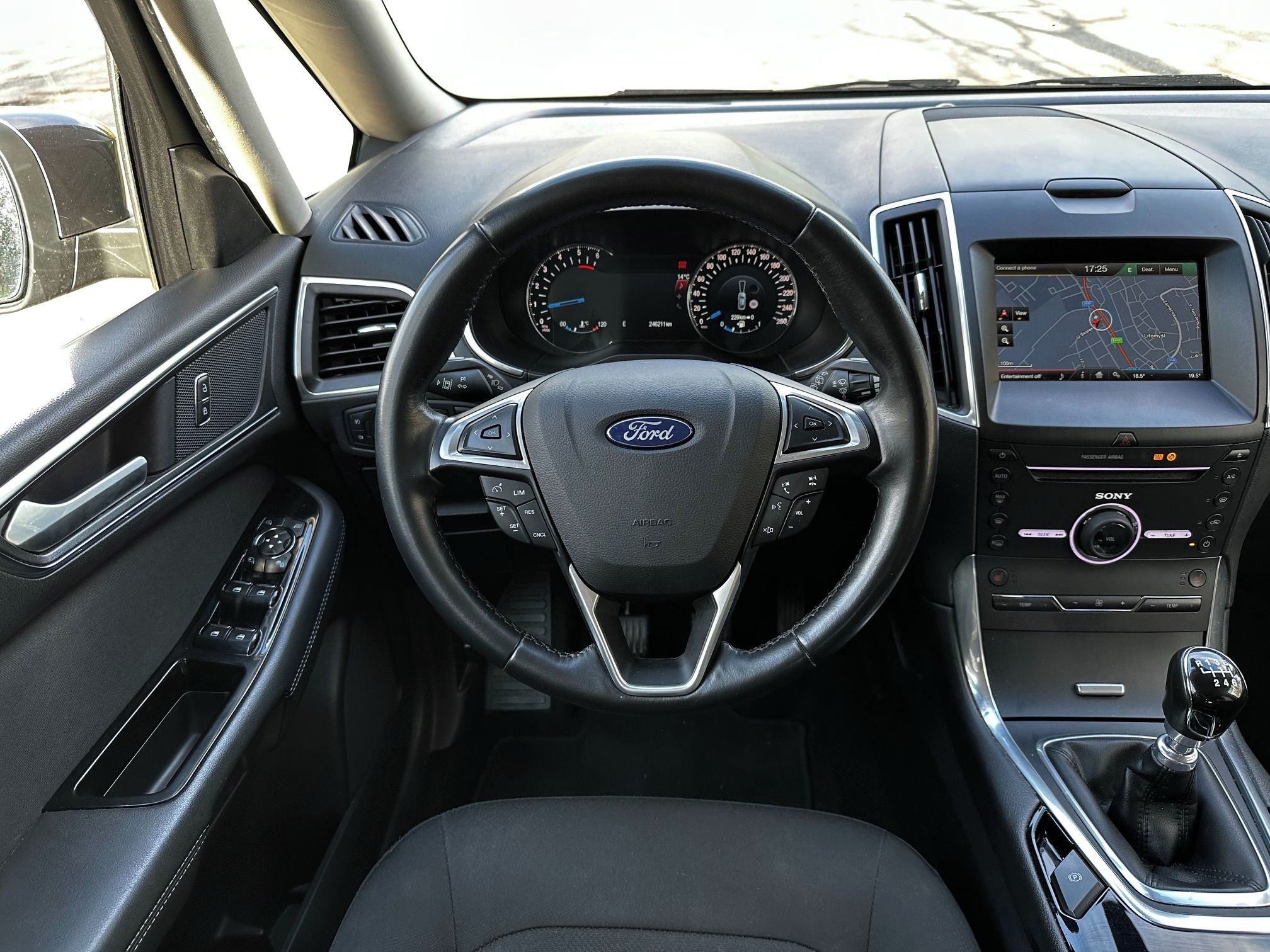 Ford Galaxy, 2,0 TDCi, Titanium, 110 kW - fotka 6
