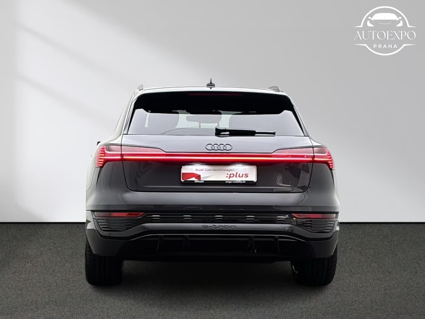 Audi Q8, 55 e-tron S line quattro Pano - fotka 5