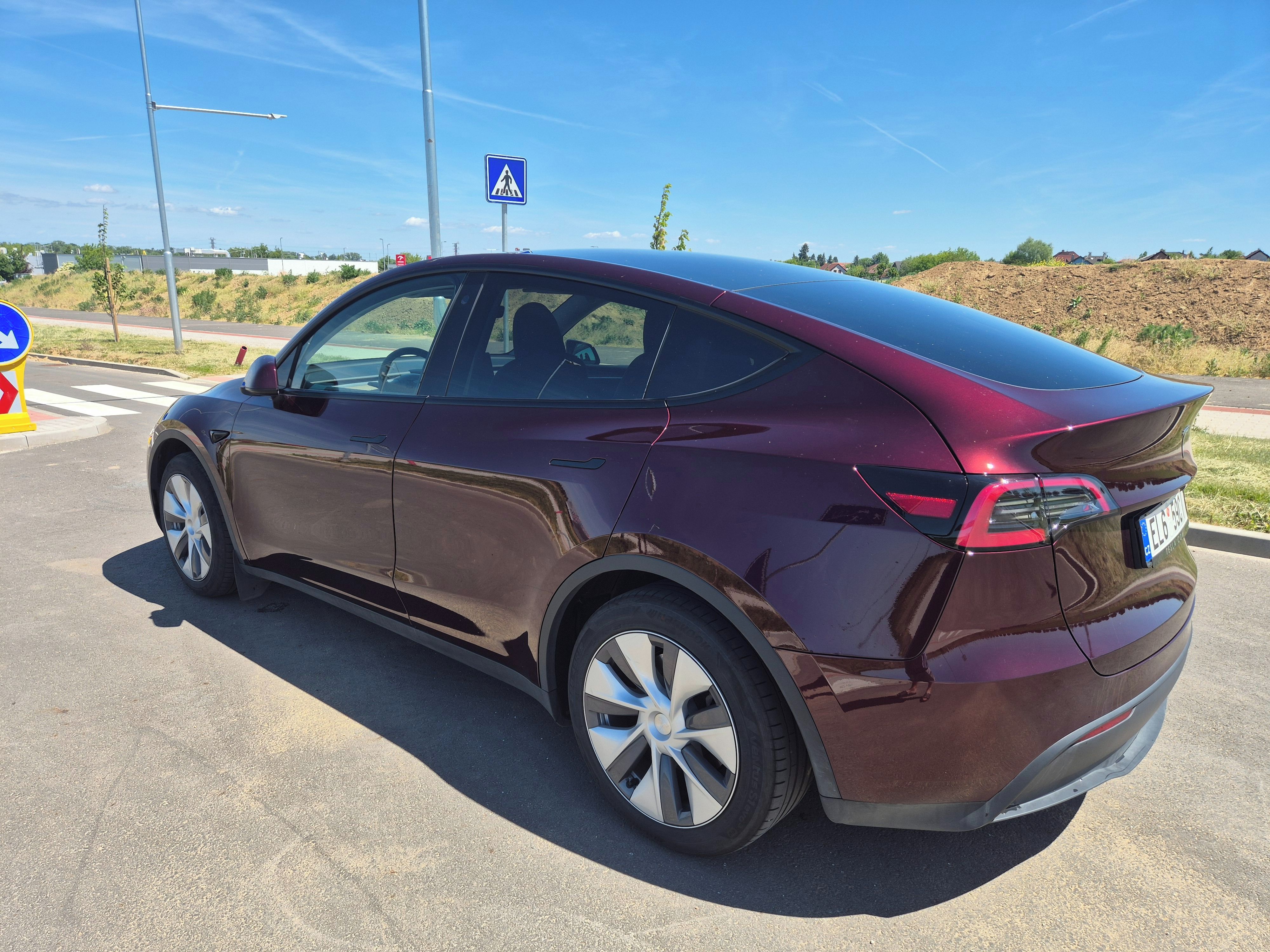 Tesla Model Y, Long Range RWD 79 Kw - fotka 4