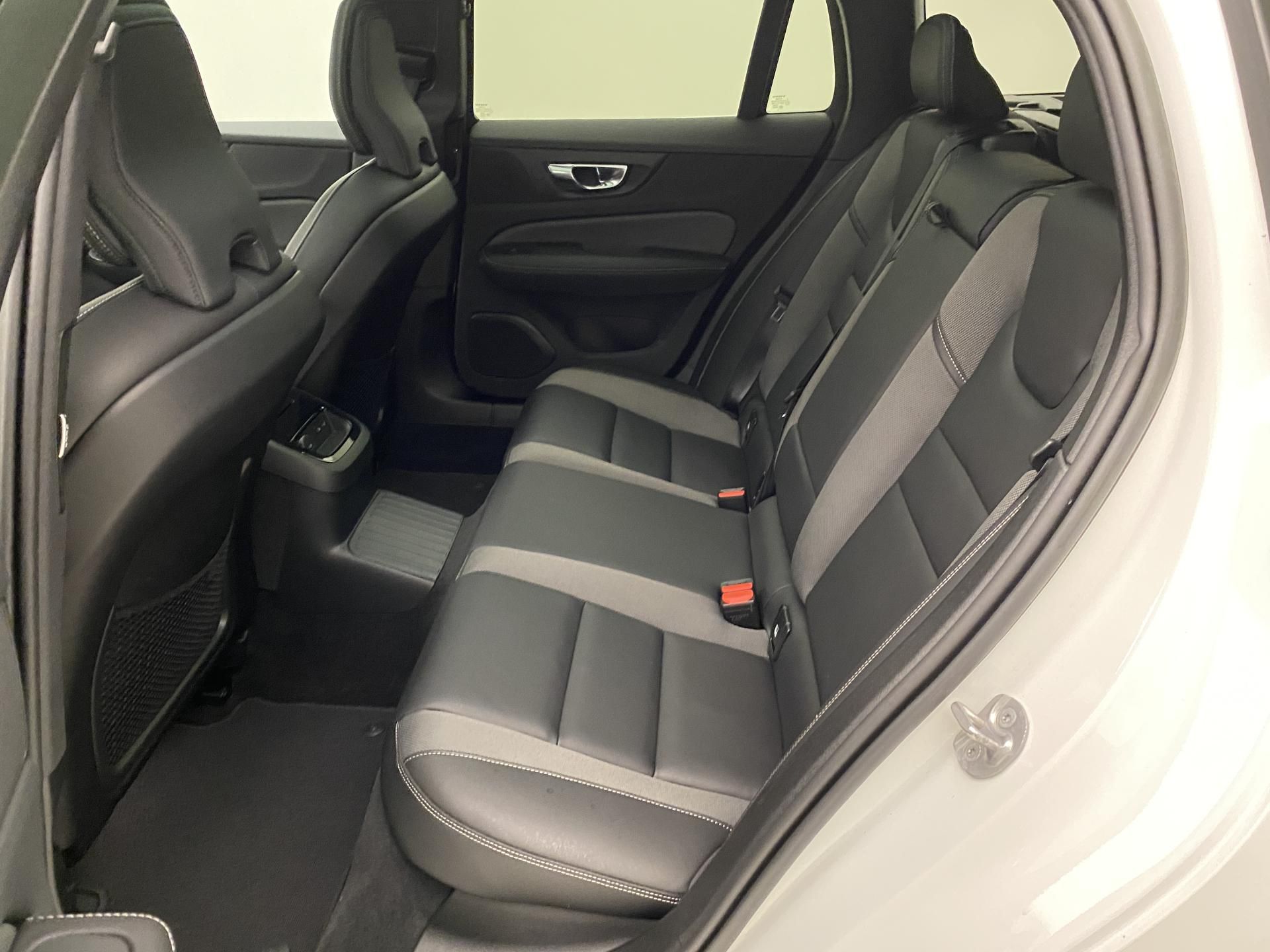 Volvo V60, T6 AWD RECHARGE BRIGHT PLUS - fotka 4