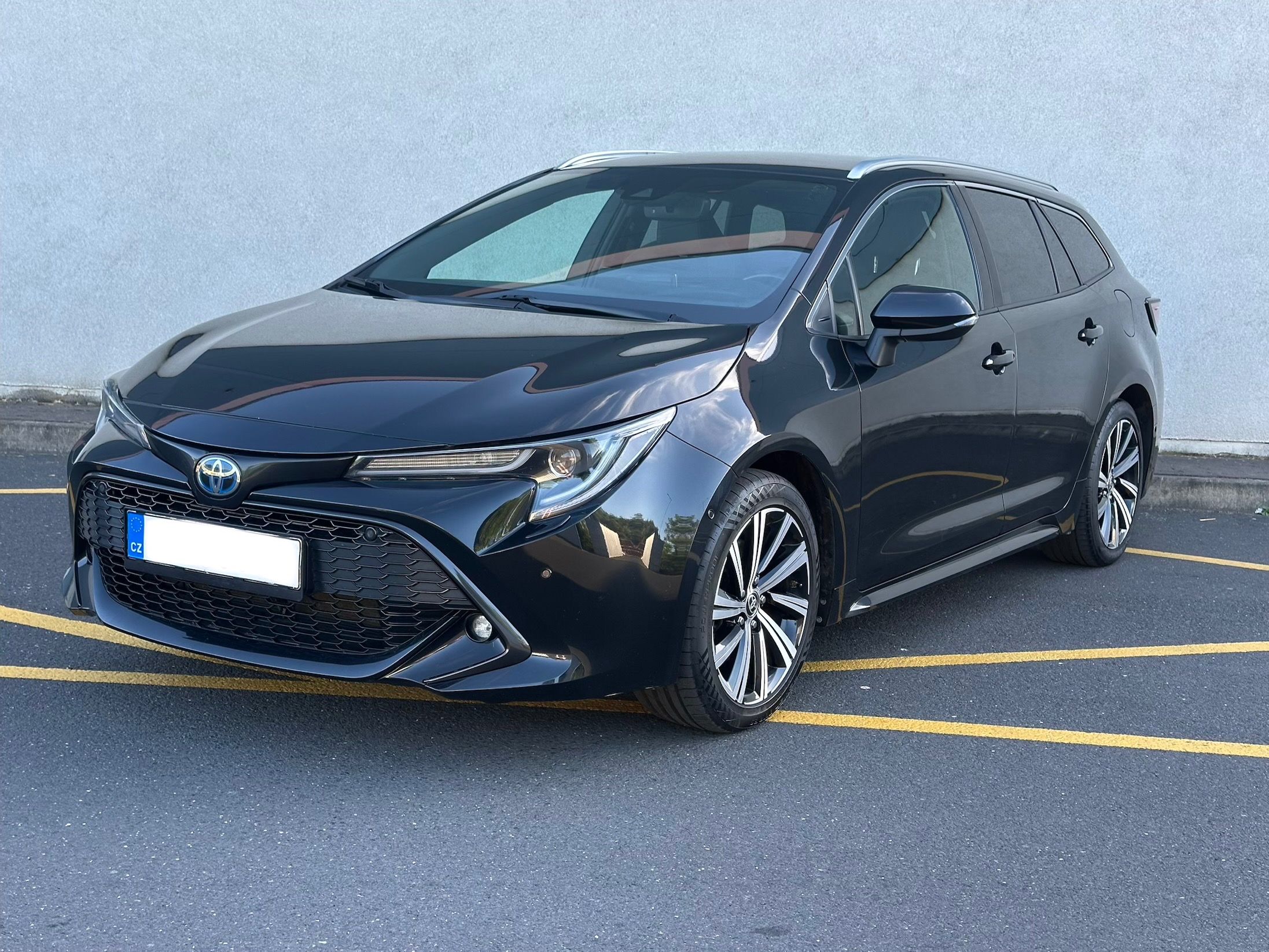 Toyota Corolla, 2,0hybrid,GRpaket,DPH,1.majČr - fotka 3