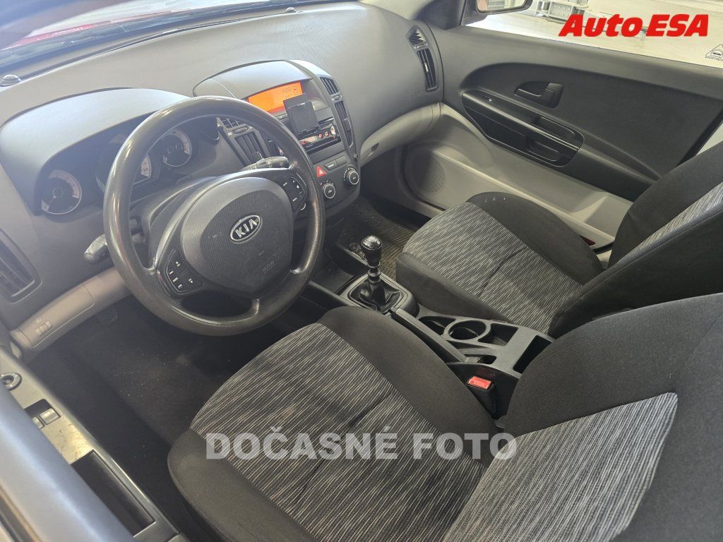 Kia Cee´d, 1.4i,ČR - fotka 3