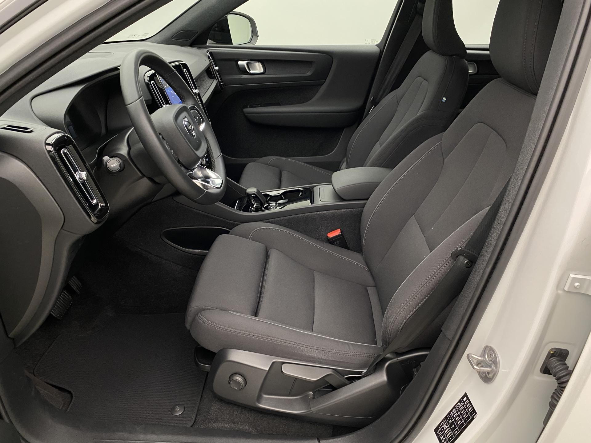 Volvo XC40, PURE ELECTRIC RECHARGE CORE - fotka 3