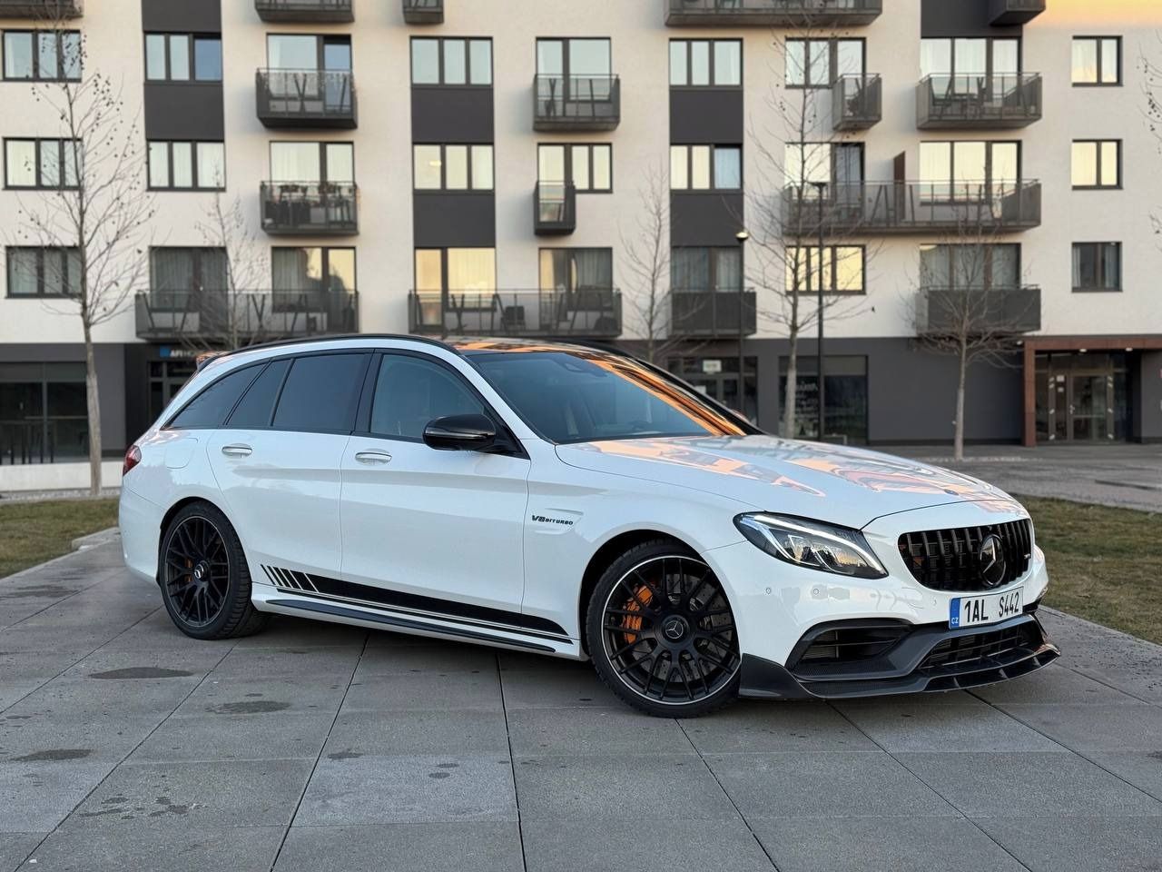 Mercedes-Benz Třídy C, Mercedes-Benz C63 S AMG - fotka 2