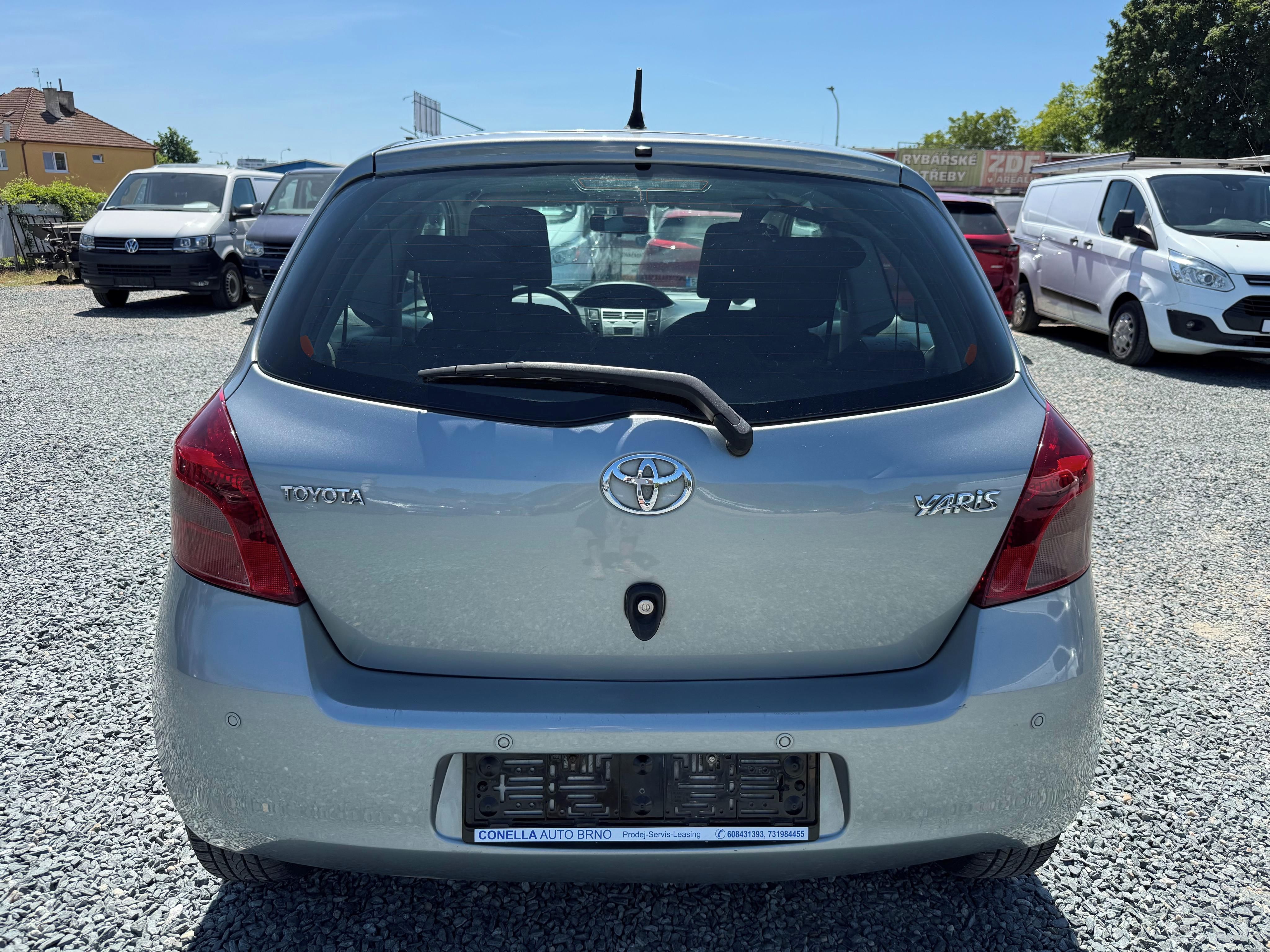 Toyota Yaris, 1.3 VVT-I 64Kw Automat - fotka 5