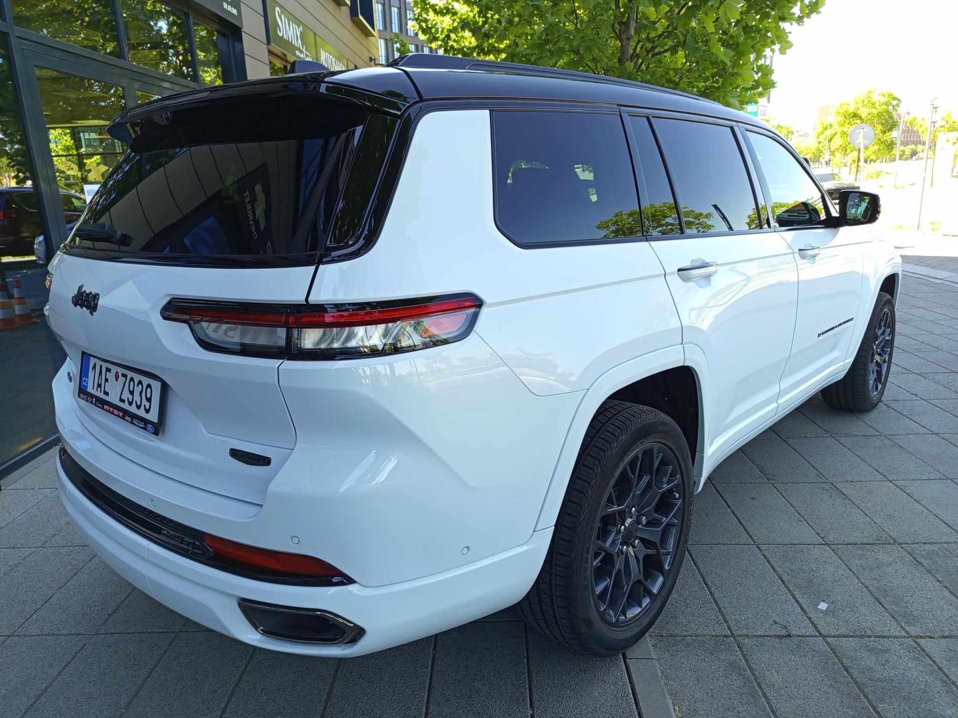 Jeep Grand Cherokee, L Summit Reserve V8 - fotka 3
