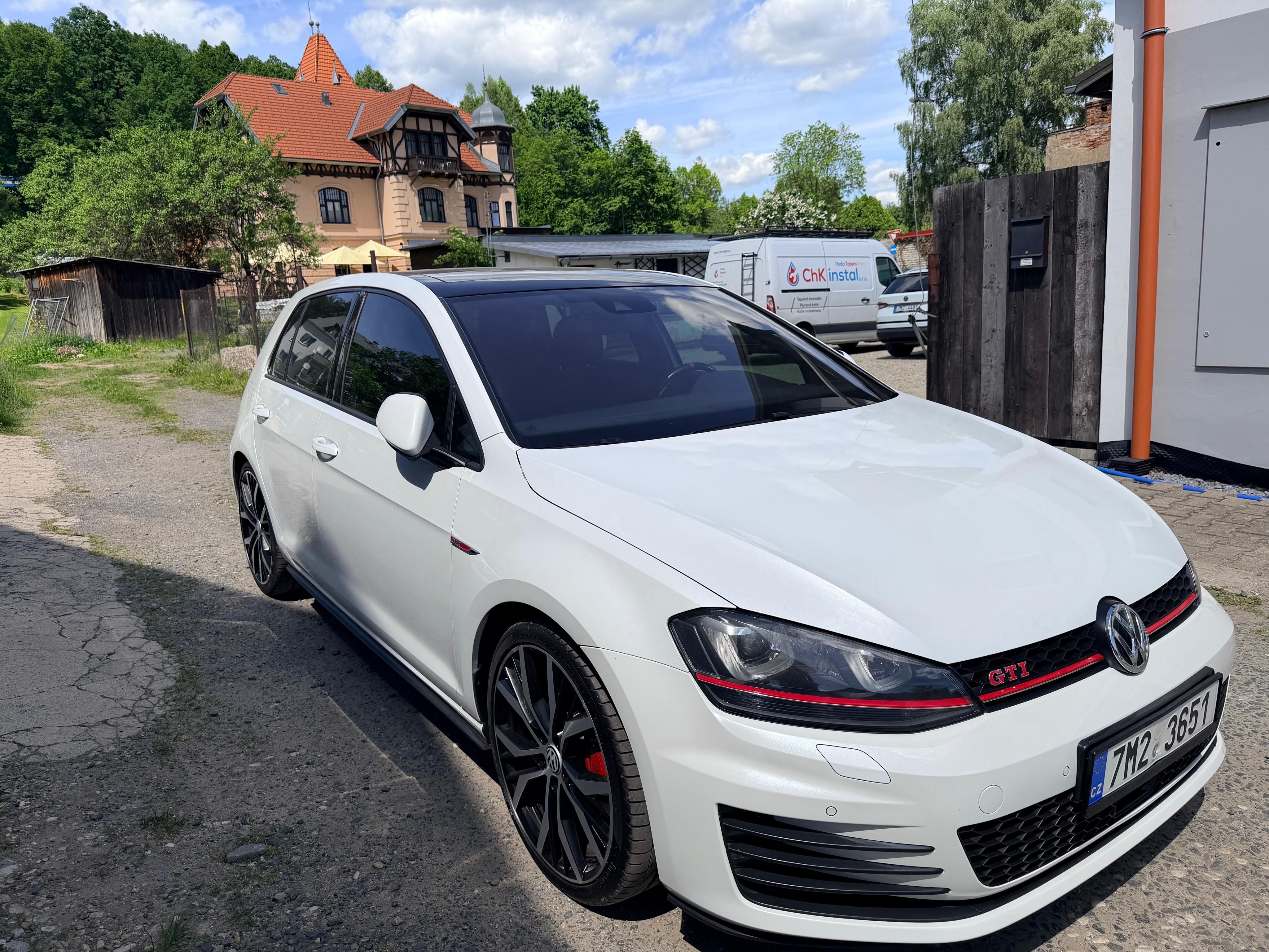 Volkswagen Golf, Golf GTI 2 TSI - fotka 4