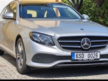 Mercedes E220d 4M, servisováno